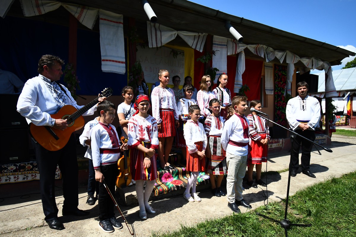 Rugăciune, tradiţie şi sărbătoare de Ziua Salcâmului la Andrieşeni