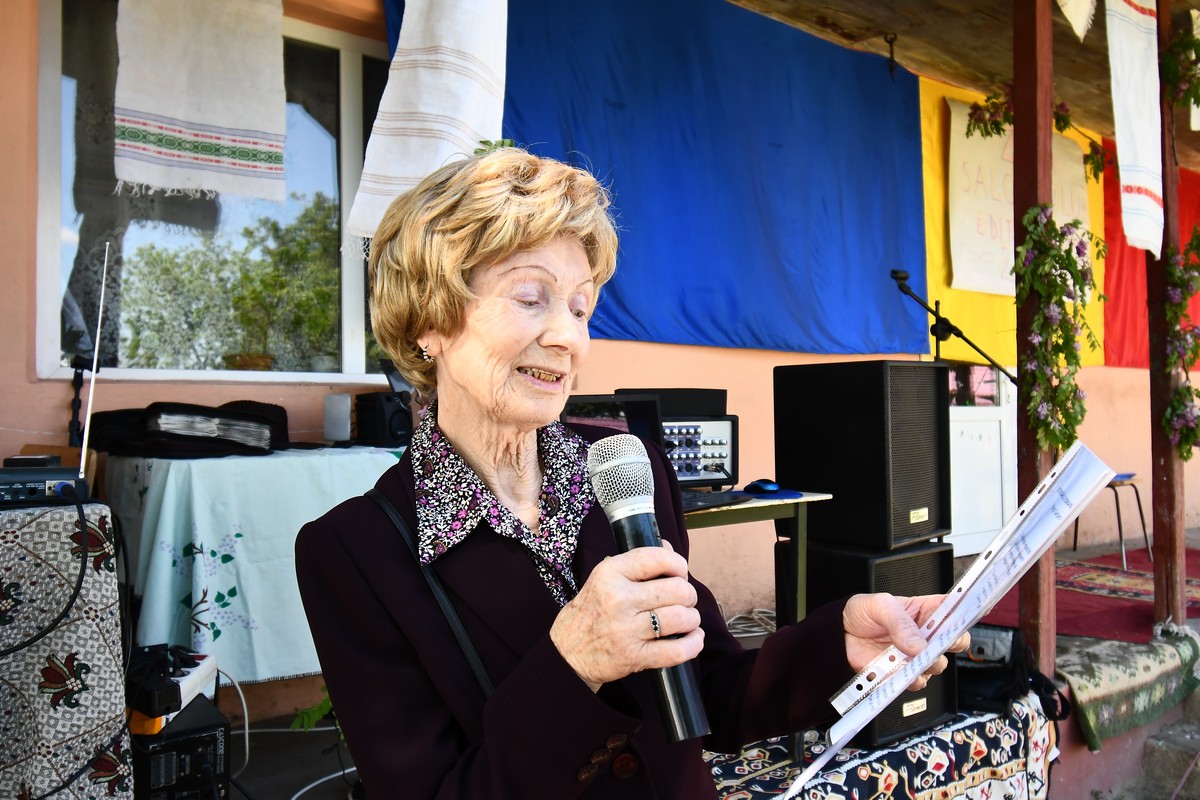 Rugăciune, tradiţie şi sărbătoare de Ziua Salcâmului la Andrieşeni