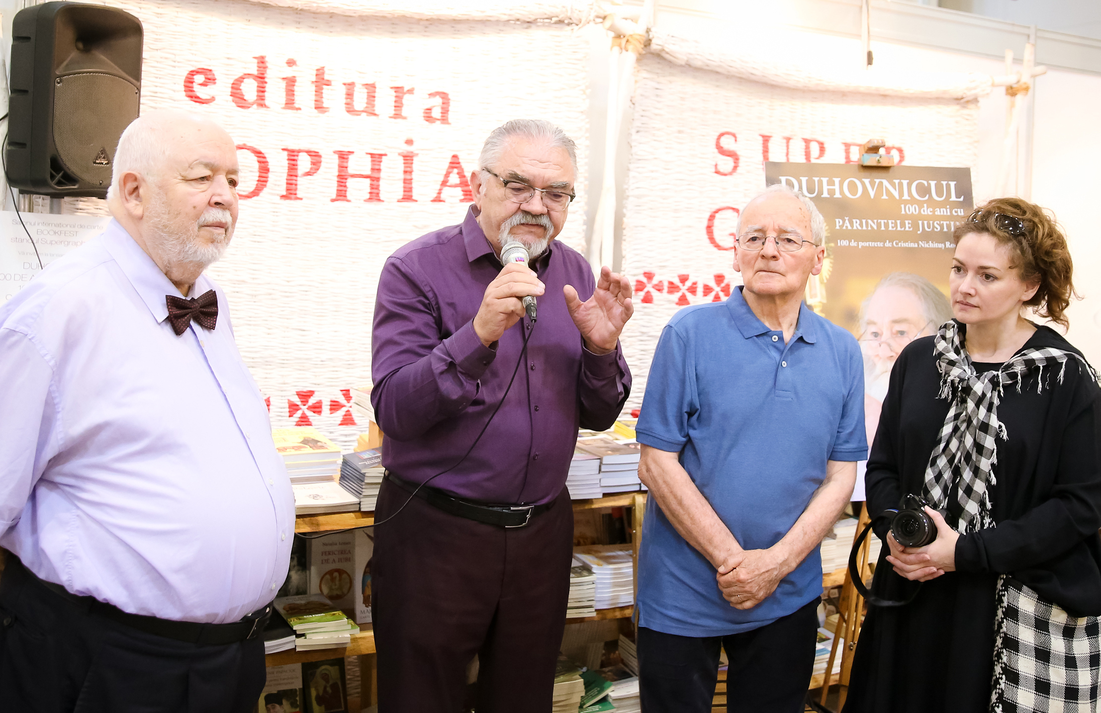 „Un album scris cu lumină”, lansat la salonul Internațional de carte „Bookfest”