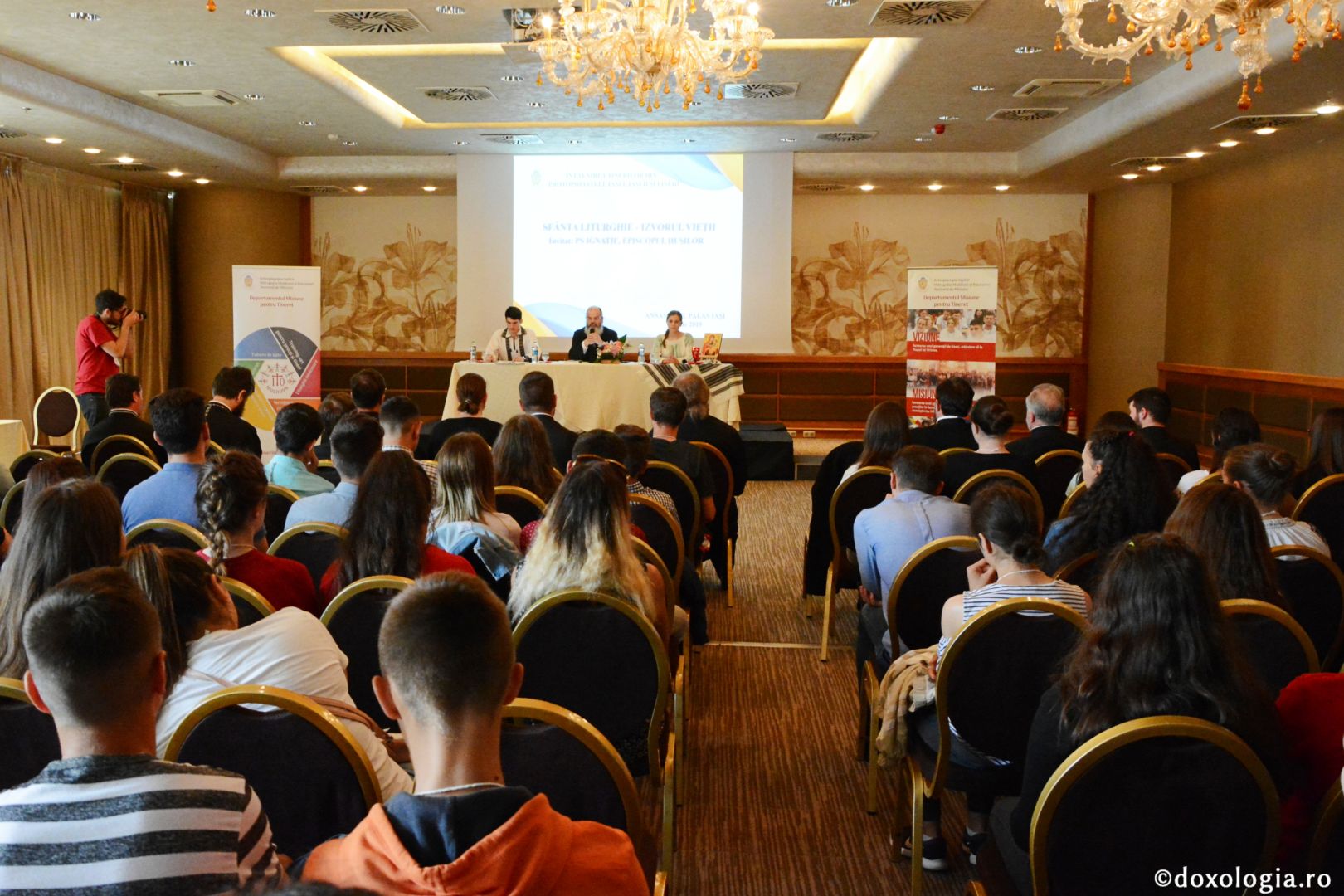 Întâlnirea tinerilor din Protopopiatele Iași I, II și III – „Sfânta Liturghie, izvorul vieții”