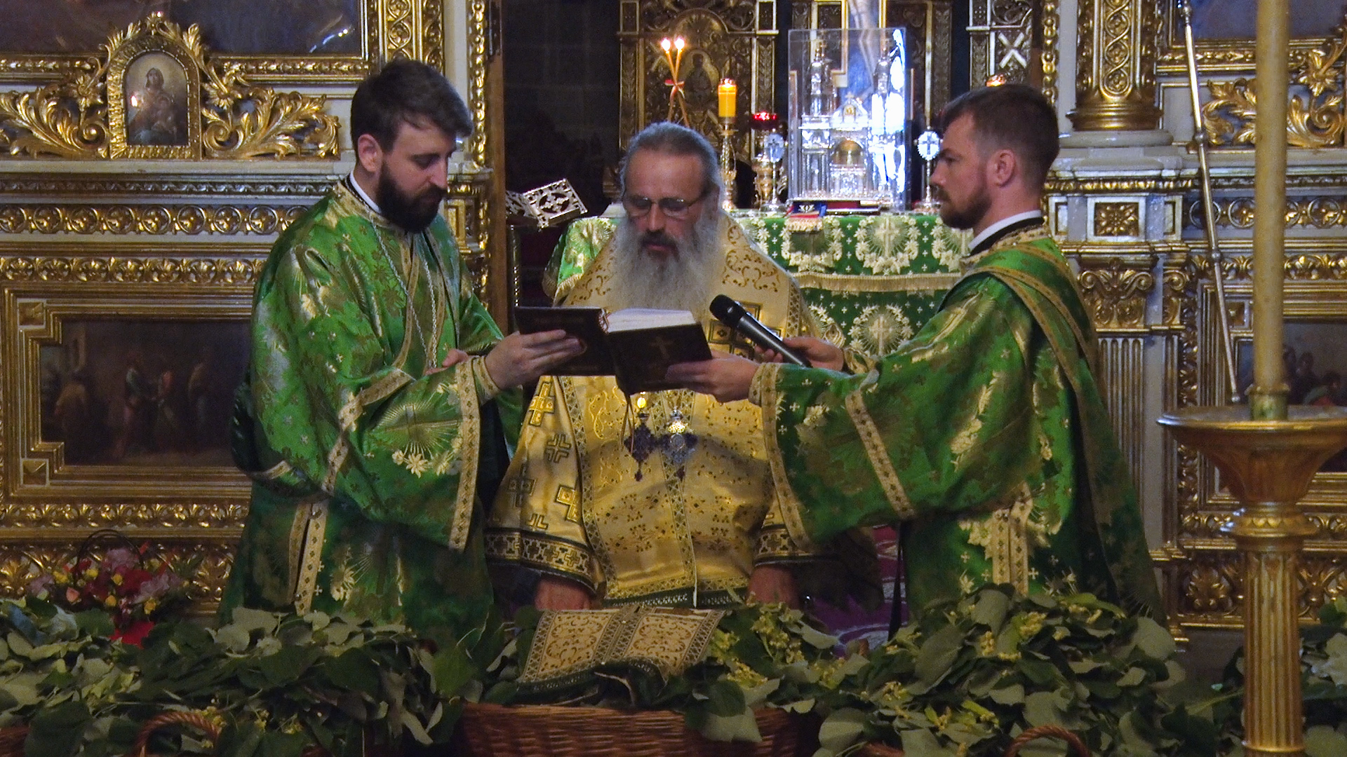 (Video) Praznicul Pogorârii Duhului Sfânt la Catedrala Mitropolitană din Iași