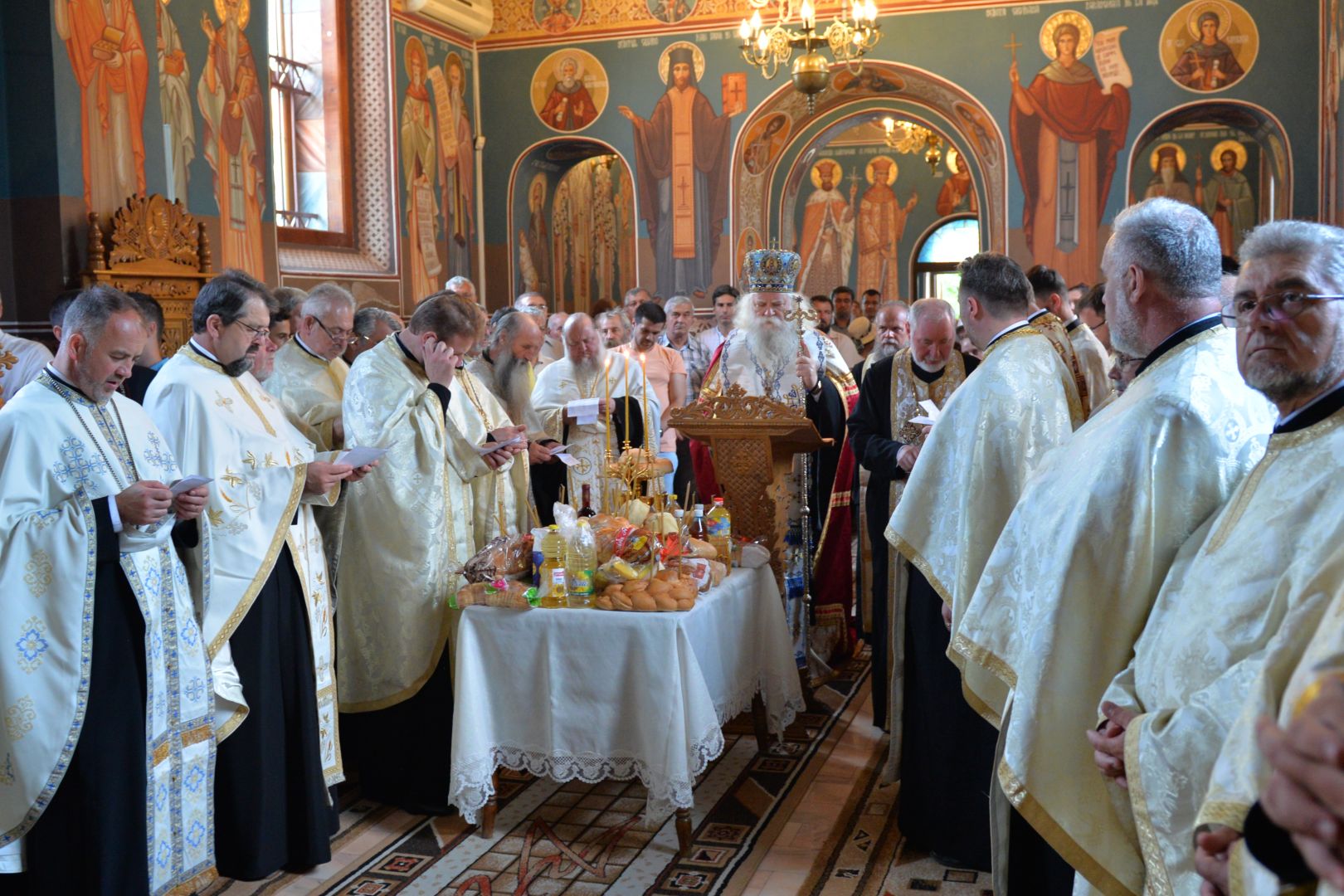 Slujba Vecerniei hramului de la Parohia „Sfinții Apostoli” Moara de Vânt