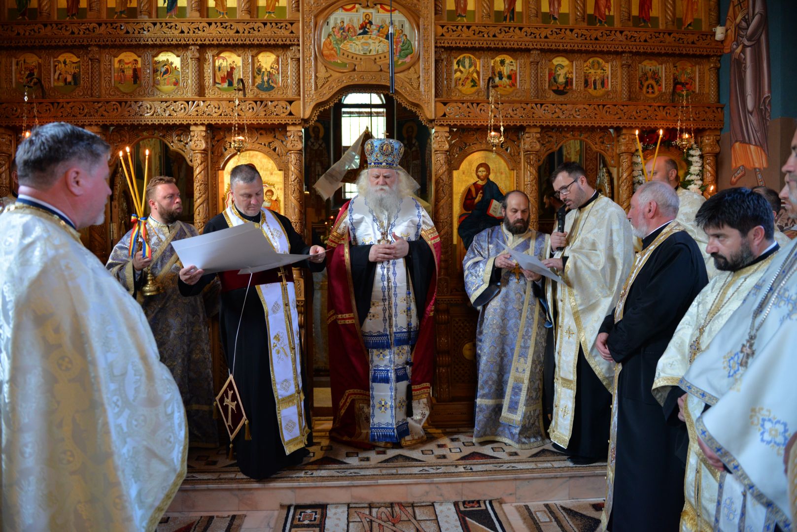 Slujba Vecerniei hramului de la Parohia „Sfinții Apostoli” Moara de Vânt