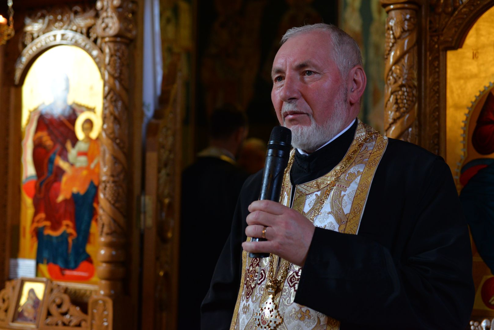 Slujba Vecerniei hramului de la Parohia „Sfinții Apostoli” Moara de Vânt