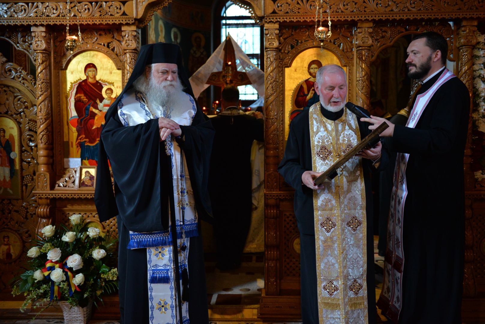 Slujba Vecerniei hramului de la Parohia „Sfinții Apostoli” Moara de Vânt