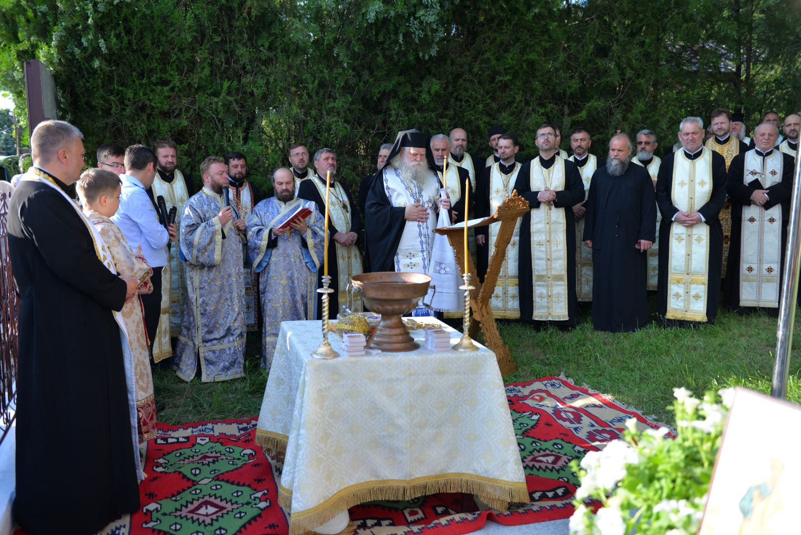 Slujba Vecerniei hramului de la Parohia „Sfinții Apostoli” Moara de Vânt