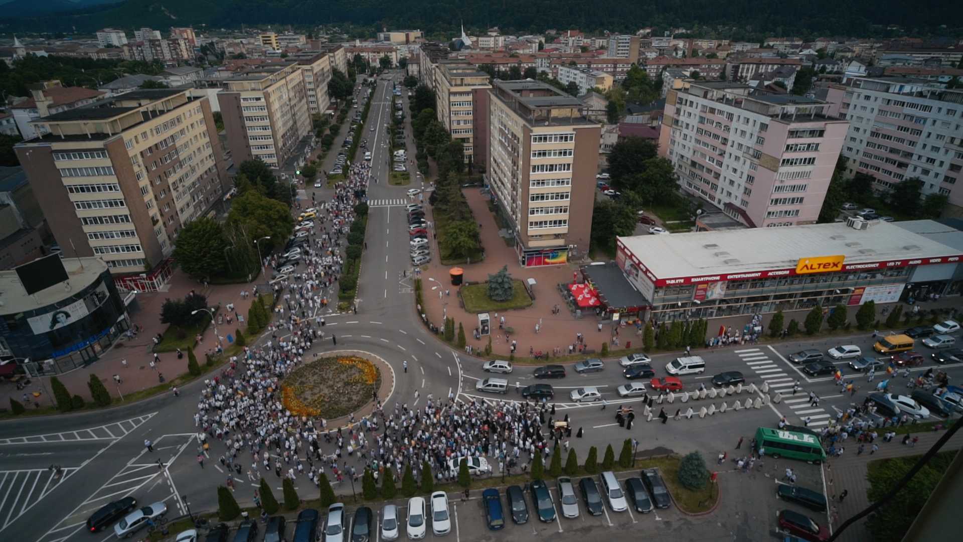 (Video) Procesiunea tradițională de Sânziene la Piatra Neamț