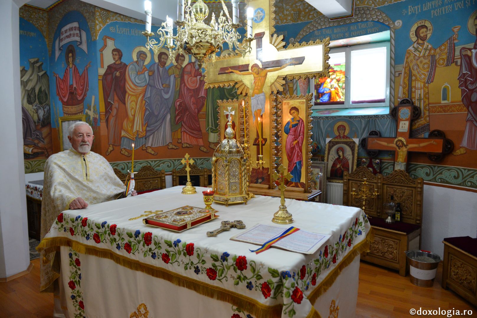 Biserica Precista II din Piatra Neamț a îmbrăcat veșmântul sfințirii – IPS Teofan: „Cunoașterea lui Dumnezeu îi oferă omului lumina, sensul și adâncimea vieții”