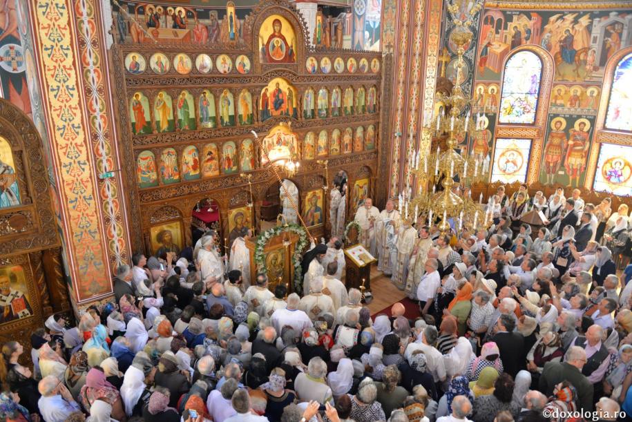 (Video) Biserica Precista II din Piatra Neamț a îmbrăcat veșmântul sfințirii