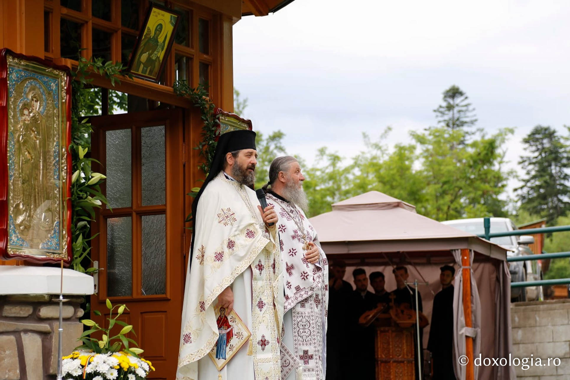 (Audio) „Câți dintre noi putem să ne plecăm în fața bucuriei celuilalt și să recunoaștem ca fiind bucuria noastră?” - Arhim. Nichifor Horia