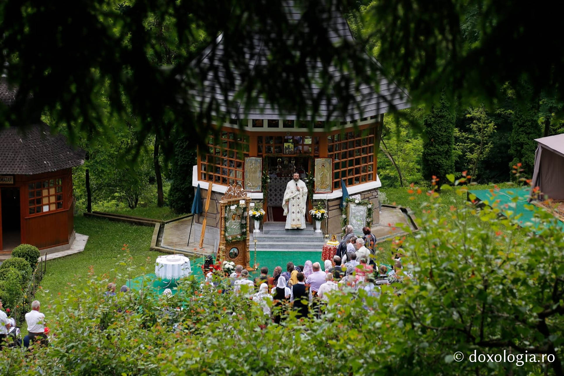 (Foto) Bucurie la hramul Mănăstirii Sihla, 24 iunie 2019