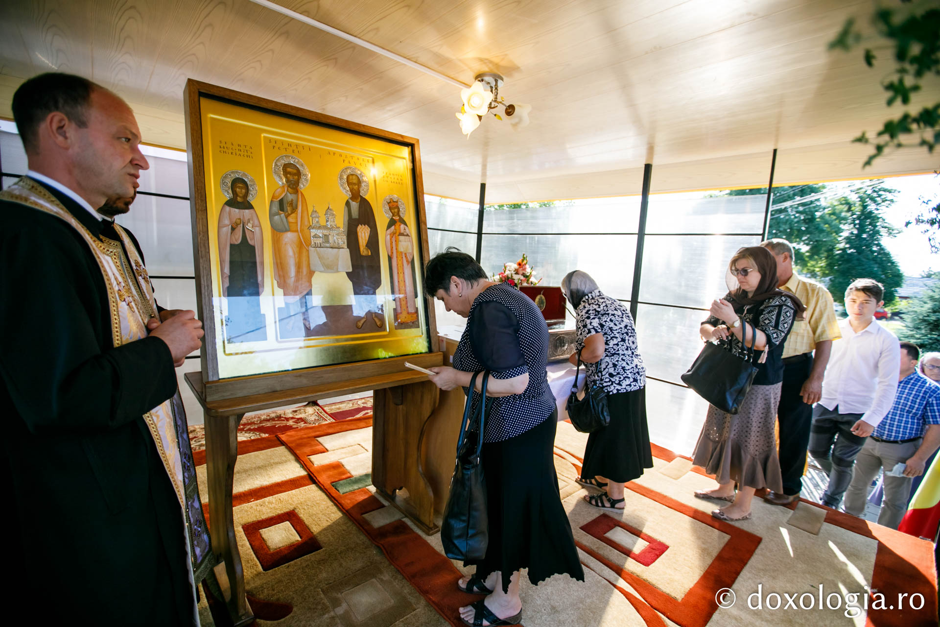 Hramul Catedralei Episcopale din Huşi. PS Ignatie: „Sfântul Petru este paradigma omului plin de efervescenţă, plin de foarte multă fervoare pentru Dumnezeu. Sfântul Pavel este modelul celui care este foarte inteligent, însă are nevoie de evidenţe!&quot;