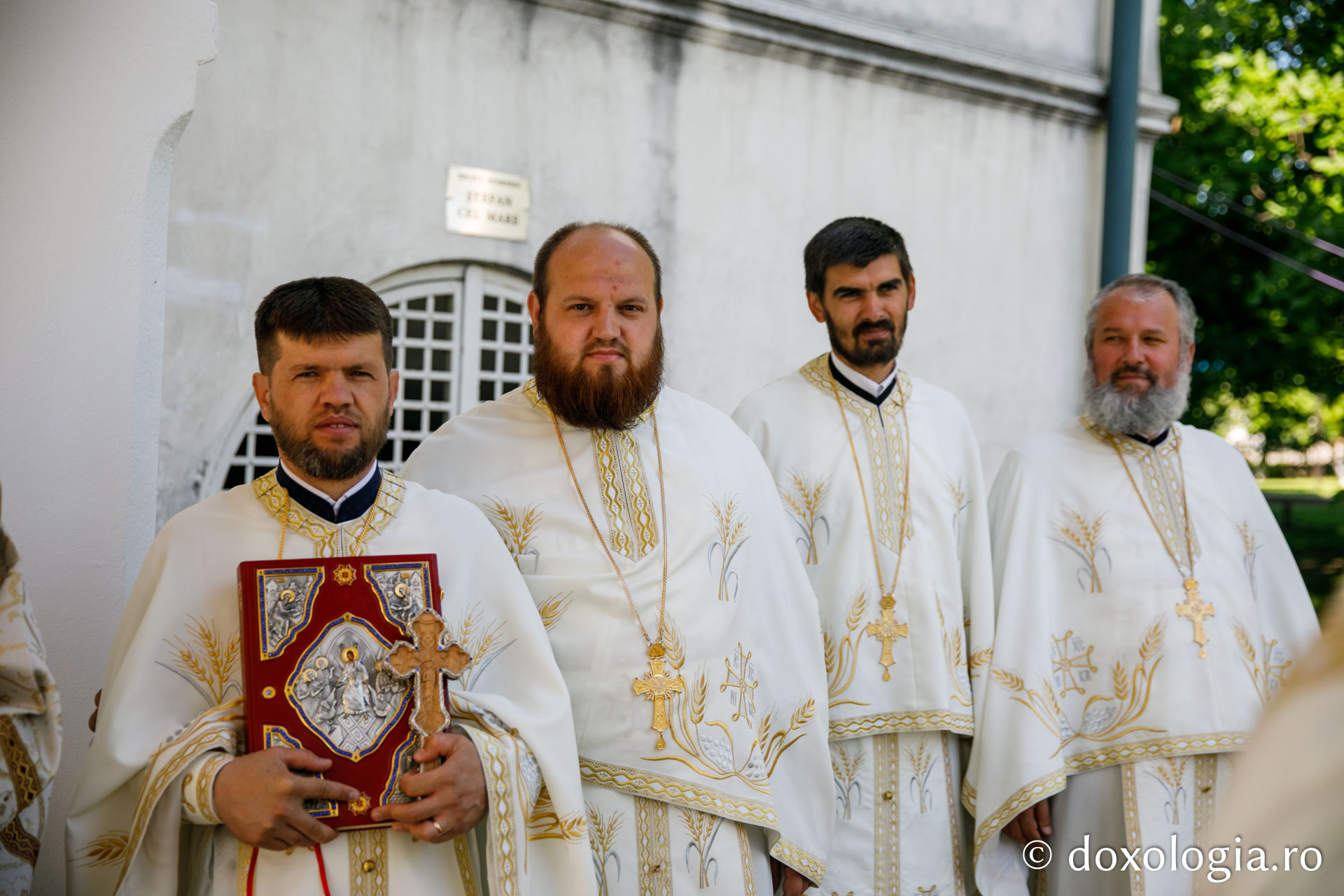 Hramul Catedralei Episcopale din Huşi. PS Ignatie: „Sfântul Petru este paradigma omului plin de efervescenţă, plin de foarte multă fervoare pentru Dumnezeu. Sfântul Pavel este modelul celui care este foarte inteligent, însă are nevoie de evidenţe!&quot;