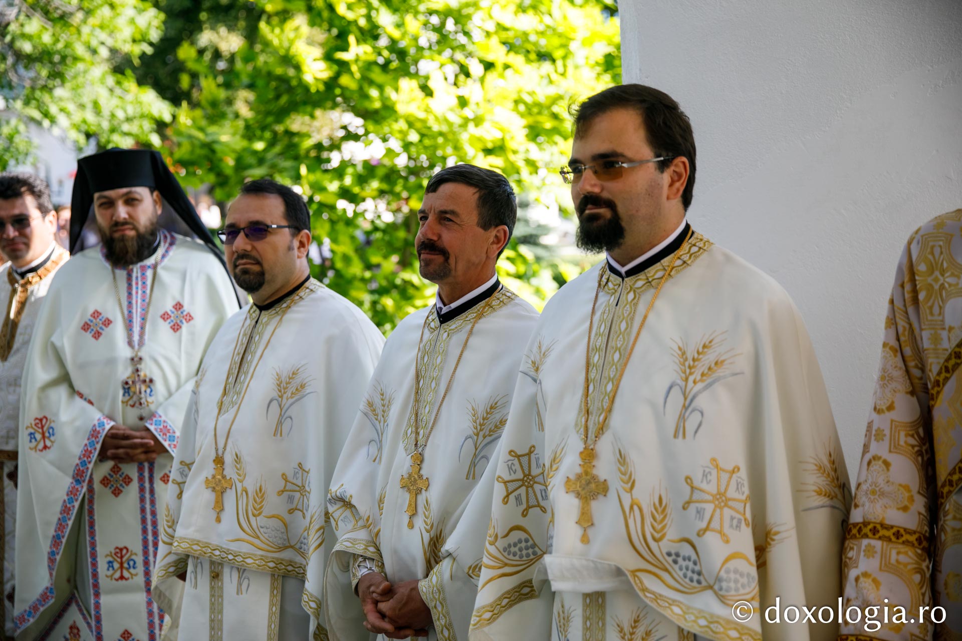 Hramul Catedralei Episcopale din Huşi. PS Ignatie: „Sfântul Petru este paradigma omului plin de efervescenţă, plin de foarte multă fervoare pentru Dumnezeu. Sfântul Pavel este modelul celui care este foarte inteligent, însă are nevoie de evidenţe!&quot;