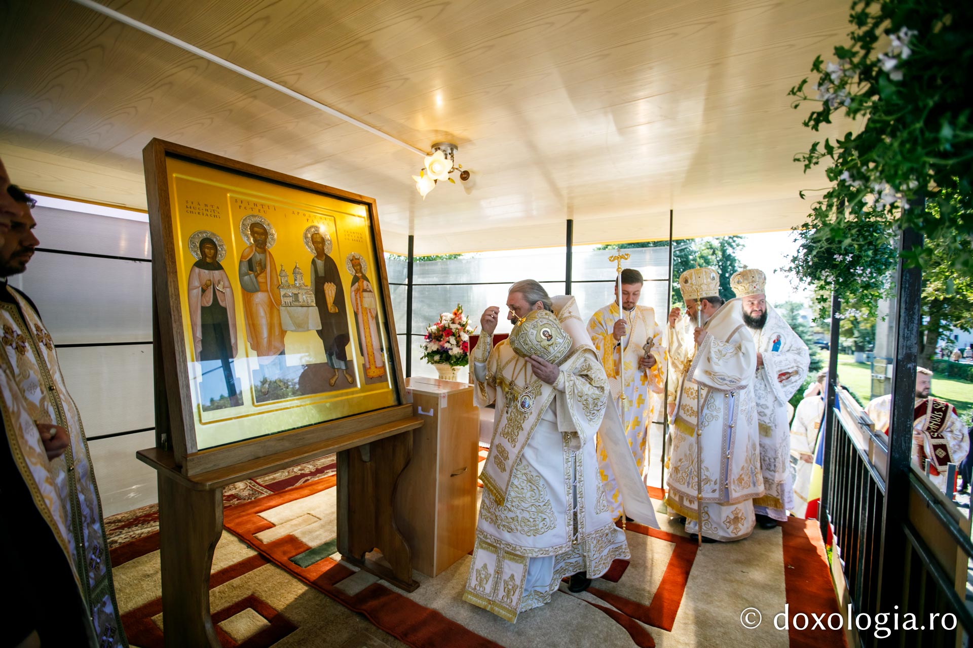 Hramul Catedralei Episcopale din Huşi. PS Ignatie: „Sfântul Petru este paradigma omului plin de efervescenţă, plin de foarte multă fervoare pentru Dumnezeu. Sfântul Pavel este modelul celui care este foarte inteligent, însă are nevoie de evidenţe!&quot;