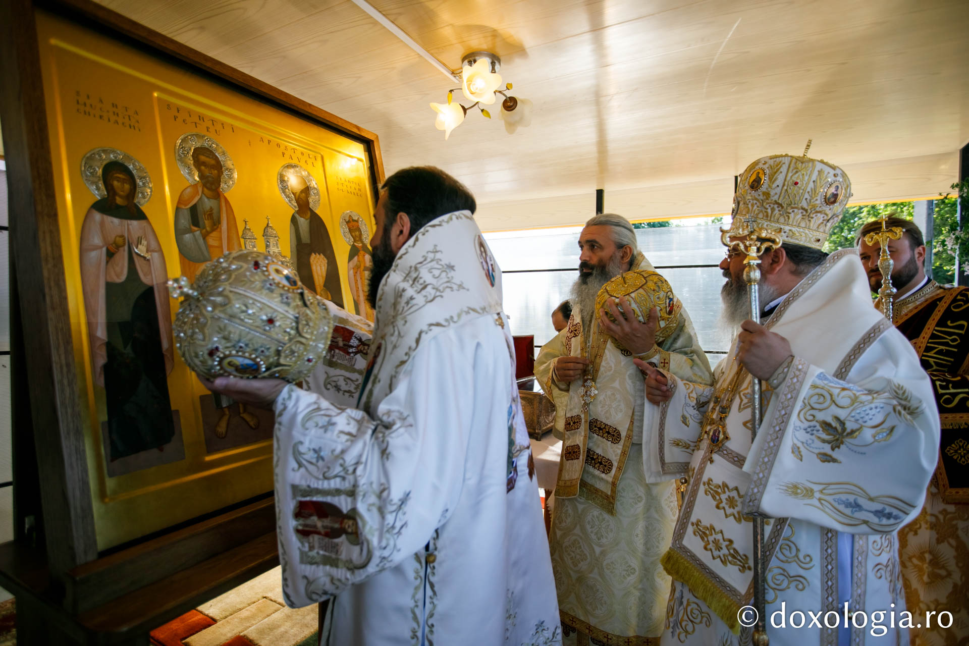 Hramul Catedralei Episcopale din Huşi. PS Ignatie: „Sfântul Petru este paradigma omului plin de efervescenţă, plin de foarte multă fervoare pentru Dumnezeu. Sfântul Pavel este modelul celui care este foarte inteligent, însă are nevoie de evidenţe!&quot;