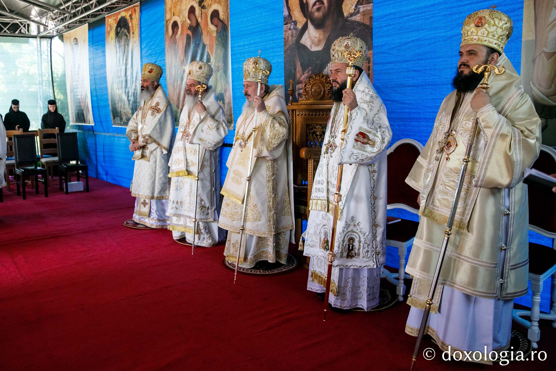 Hramul Catedralei Episcopale din Huşi. PS Ignatie: „Sfântul Petru este paradigma omului plin de efervescenţă, plin de foarte multă fervoare pentru Dumnezeu. Sfântul Pavel este modelul celui care este foarte inteligent, însă are nevoie de evidenţe!&quot;