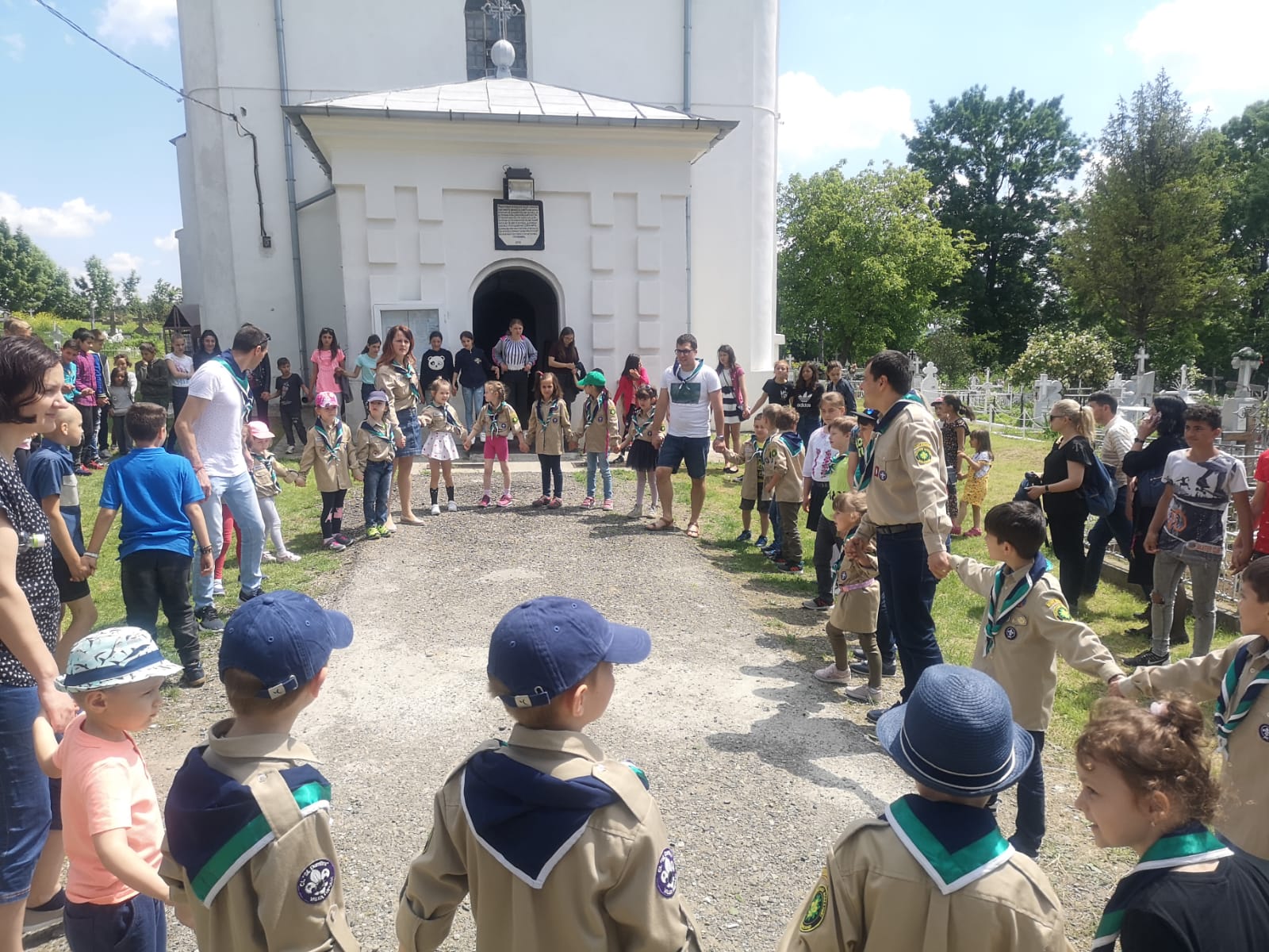 „Primul meu tort” în parohia din Poieni – 150 de produse oferite copiilor defavorizați