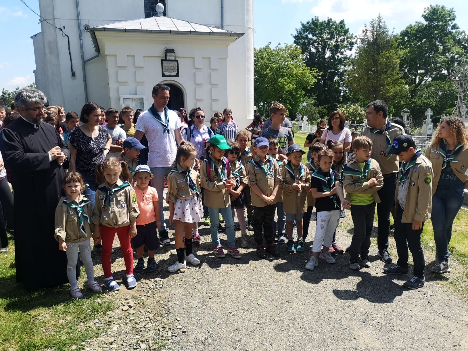 „Primul meu tort” în parohia din Poieni – 150 de produse oferite copiilor defavorizați