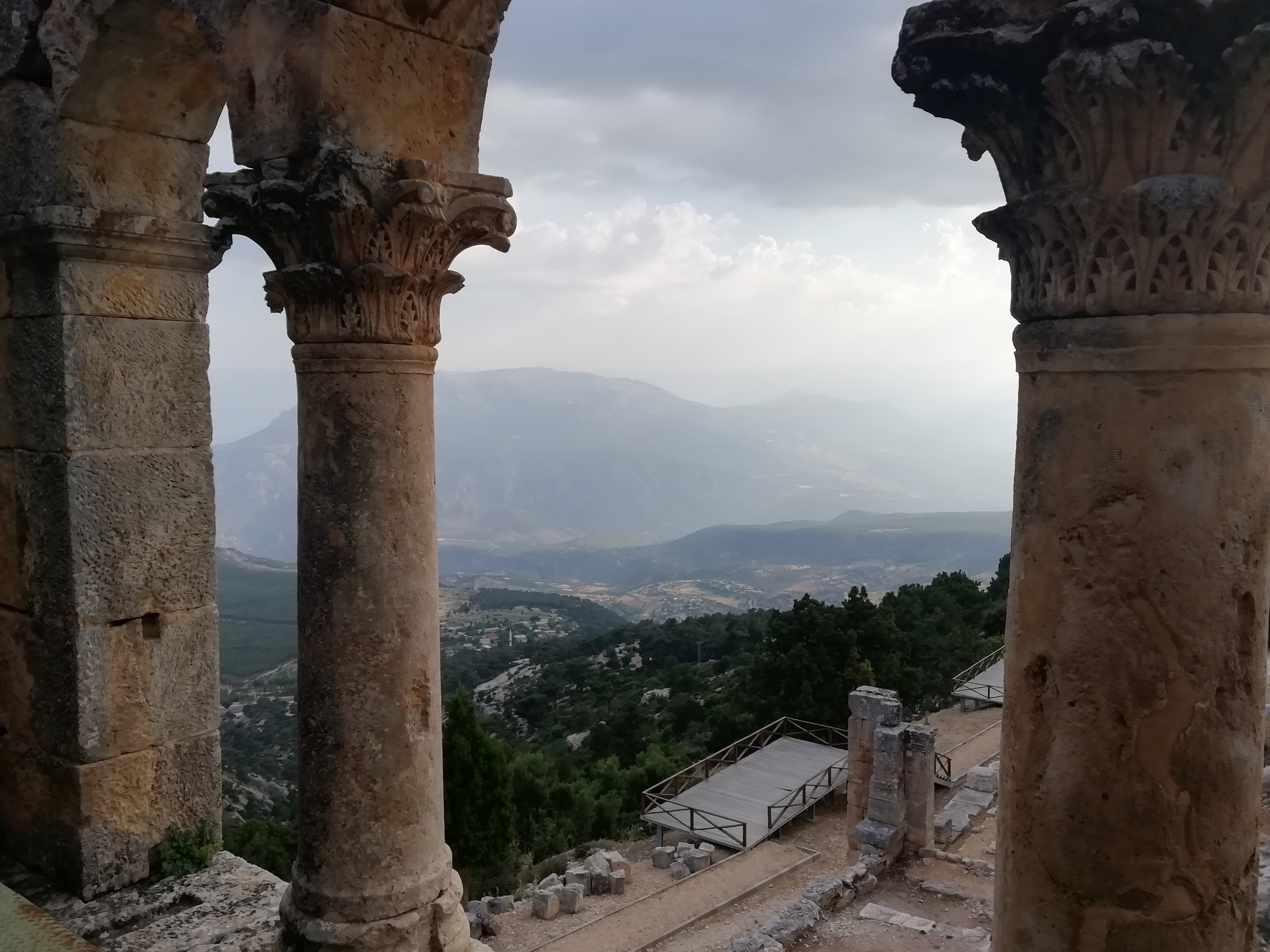 Pelerin în țara celor două continente sau despre fața creștină a Turciei Pelerin în țara celor două continente sau despre fața creștină a Turciei