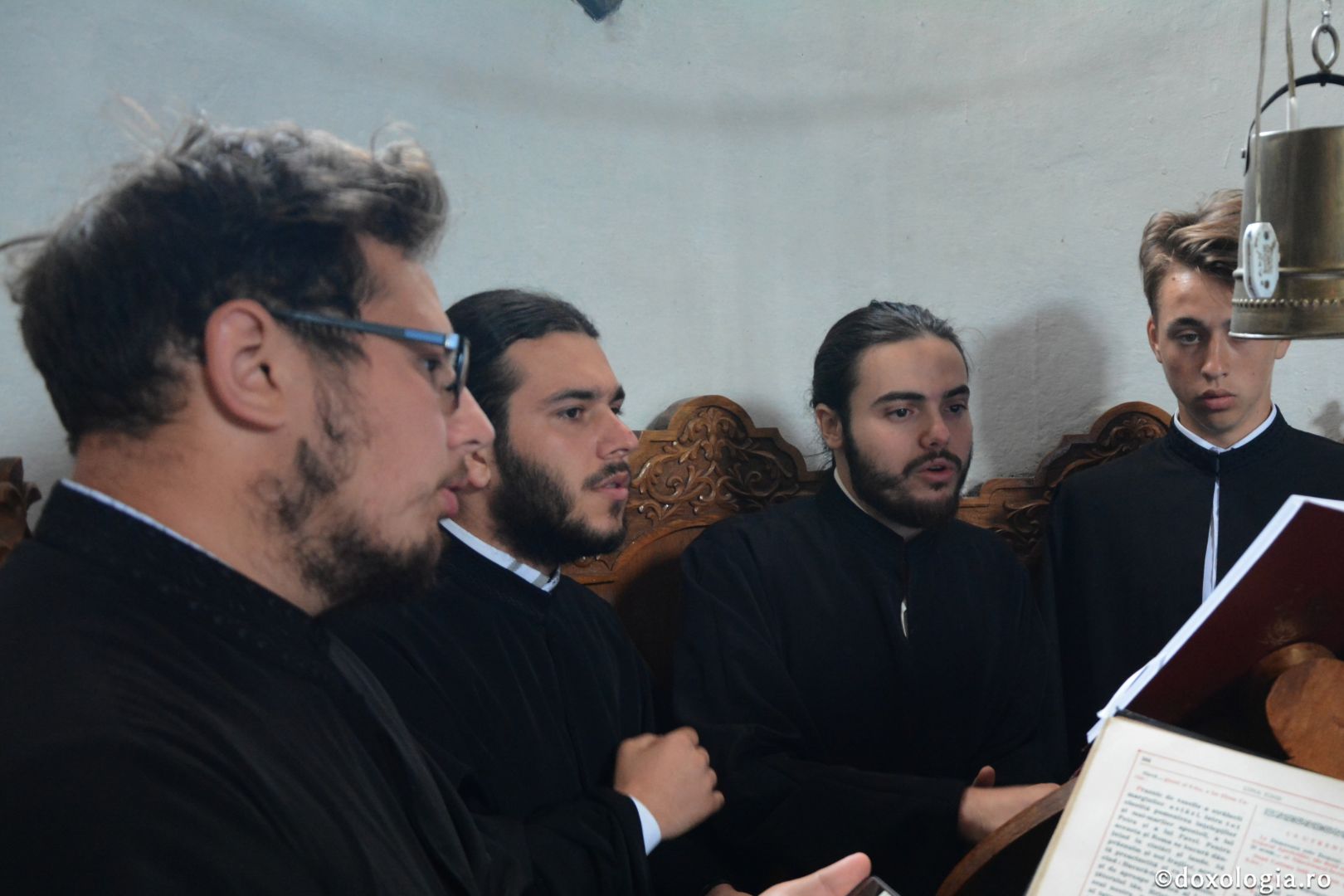 Părintele Mitropolit Teofan la hramul Mănăstirii Lacuri: „Ca o prelungire a Sfinților Apostoli Petru și Pavel, viața noastră cuprine momente de înălțime duhovnicească”