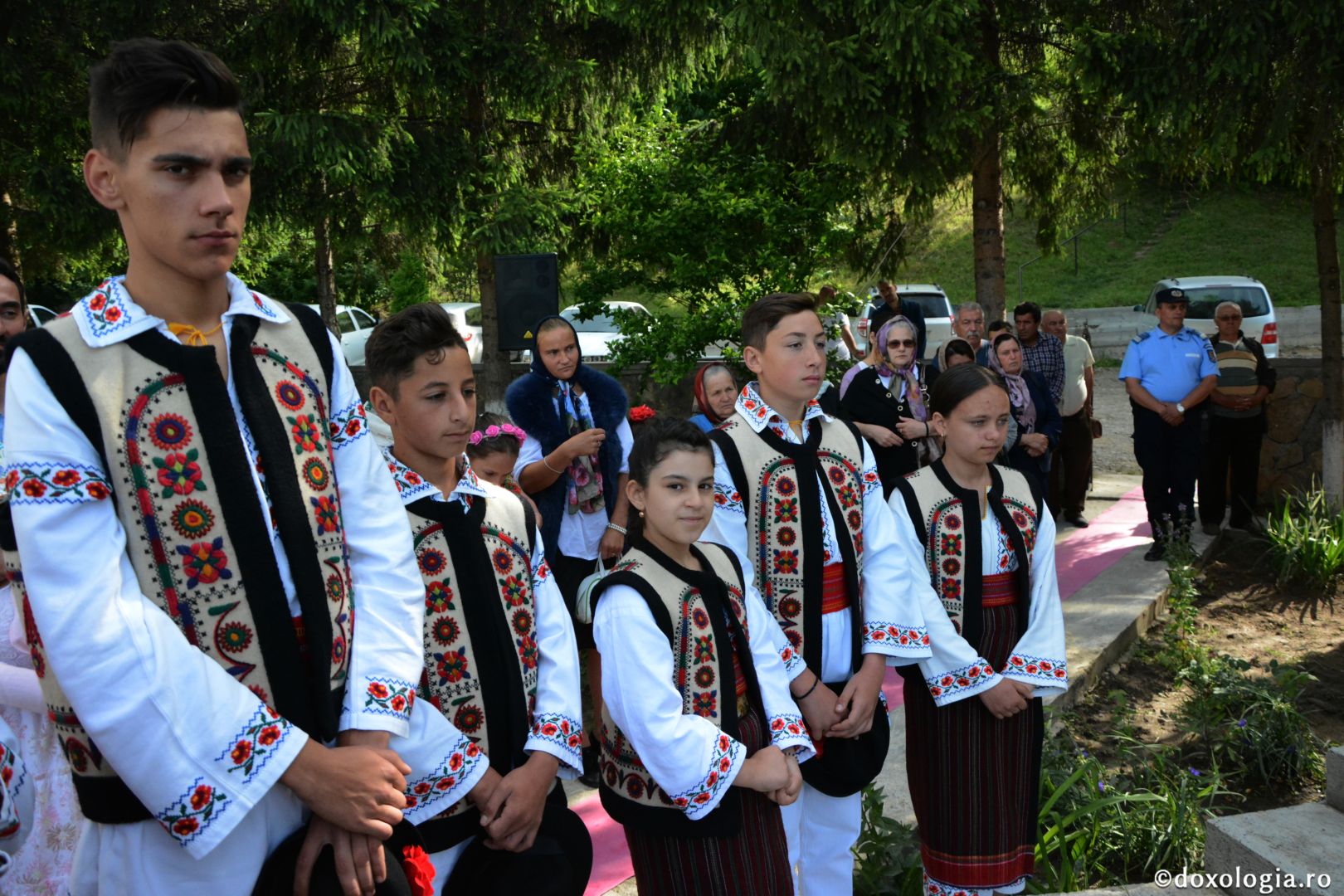 Părintele Mitropolit Teofan la hramul Mănăstirii Lacuri: „Ca o prelungire a Sfinților Apostoli Petru și Pavel, viața noastră cuprine momente de înălțime duhovnicească”