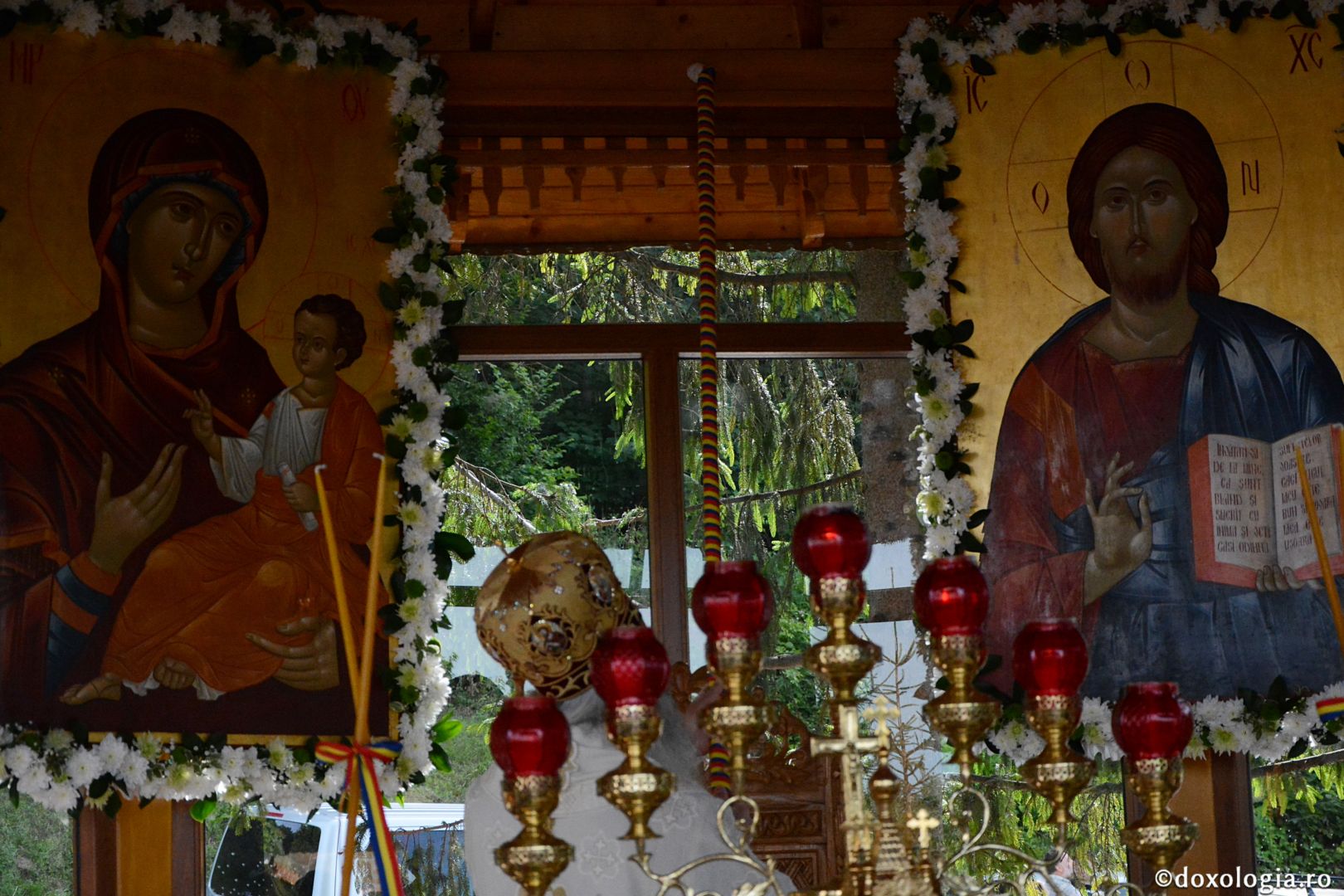 Părintele Mitropolit Teofan la hramul Mănăstirii Lacuri: „Ca o prelungire a Sfinților Apostoli Petru și Pavel, viața noastră cuprine momente de înălțime duhovnicească”