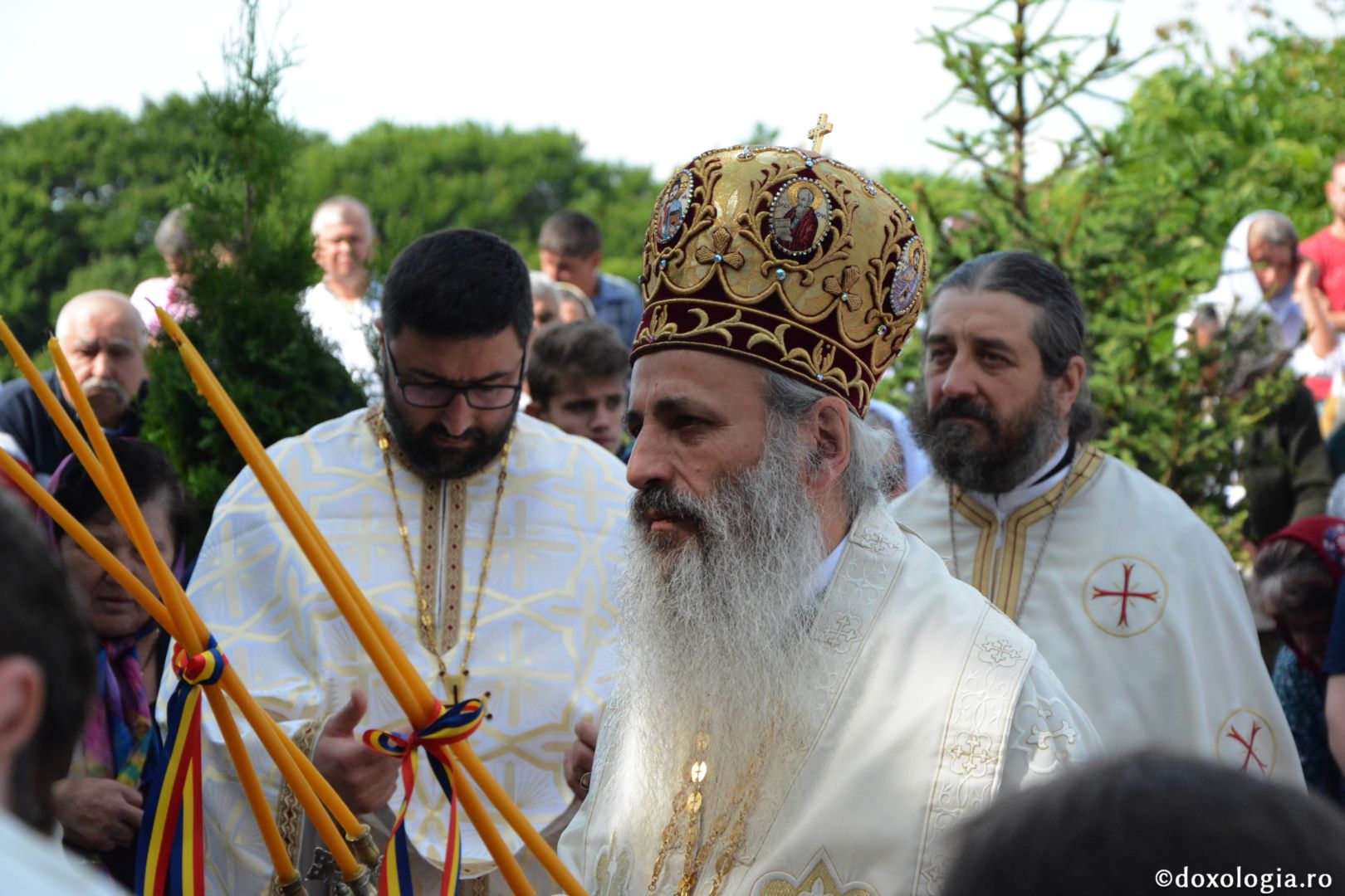 Părintele Mitropolit Teofan la hramul Mănăstirii Lacuri: „Ca o prelungire a Sfinților Apostoli Petru și Pavel, viața noastră cuprine momente de înălțime duhovnicească”