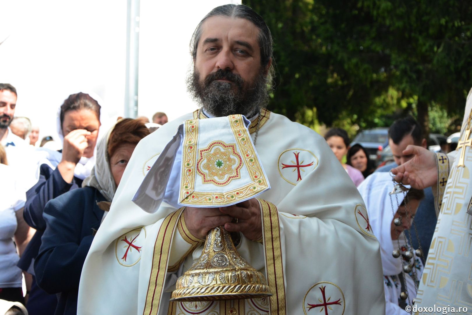 Părintele Mitropolit Teofan la hramul Mănăstirii Lacuri: „Ca o prelungire a Sfinților Apostoli Petru și Pavel, viața noastră cuprine momente de înălțime duhovnicească”