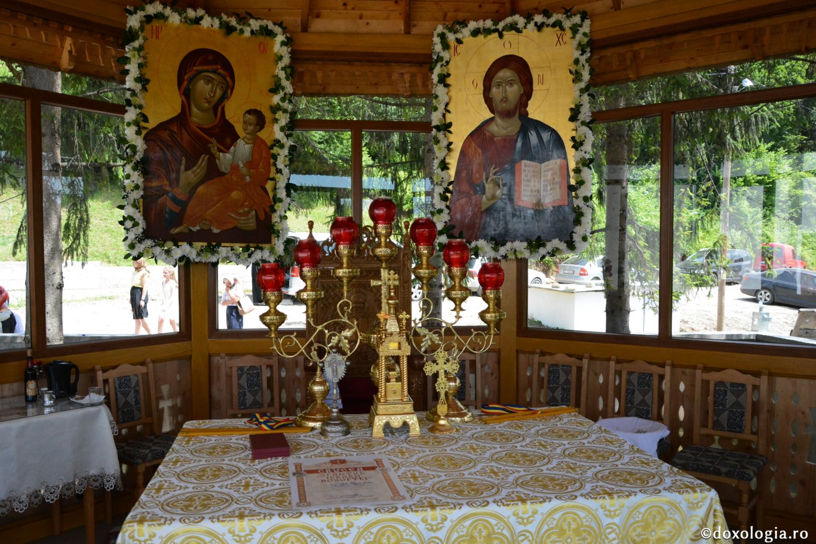 Părintele Mitropolit Teofan la hramul Mănăstirii Lacuri: „Ca o prelungire a Sfinților Apostoli Petru și Pavel, viața noastră cuprine momente de înălțime duhovnicească”