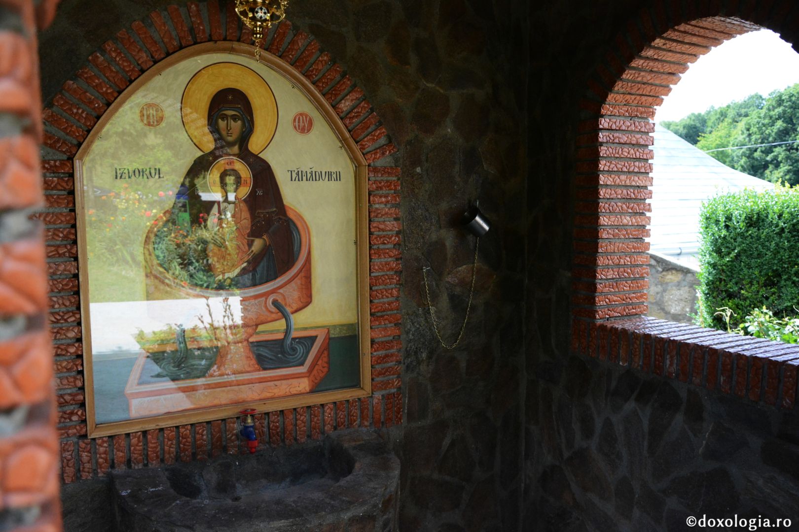 Părintele Mitropolit Teofan la hramul Mănăstirii Lacuri: „Ca o prelungire a Sfinților Apostoli Petru și Pavel, viața noastră cuprine momente de înălțime duhovnicească”