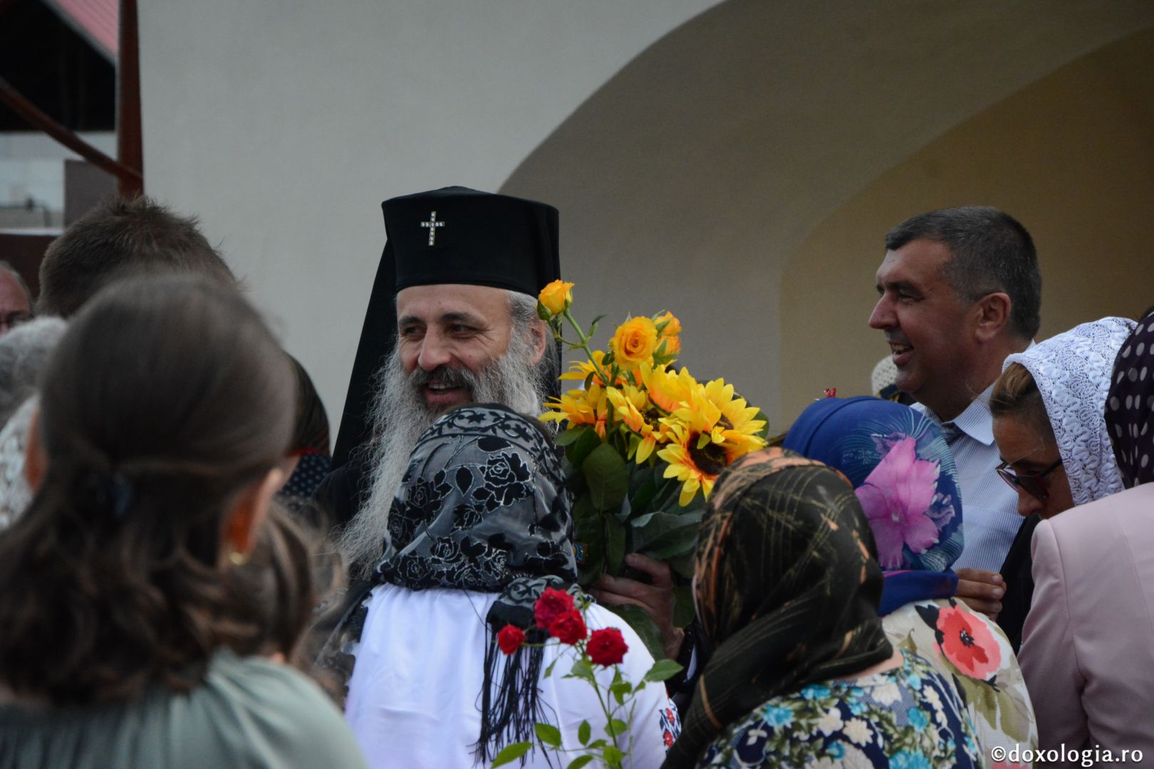 Părintele Mitropolit Teofan la hramul Mănăstirii Lacuri: „Ca o prelungire a Sfinților Apostoli Petru și Pavel, viața noastră cuprine momente de înălțime duhovnicească”