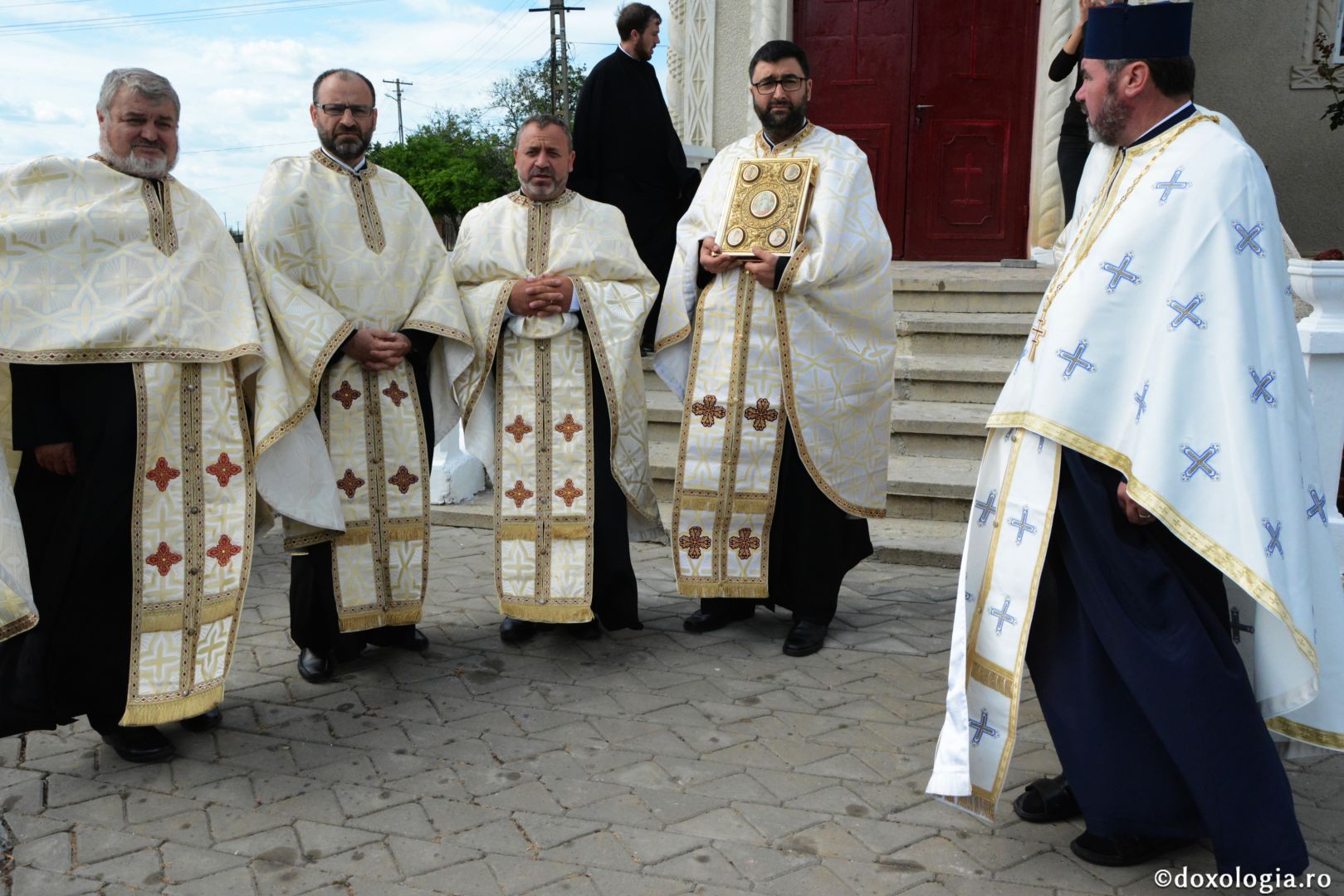 Părintele Mitropolit Teofan la hramul Mănăstirii Lacuri: „Ca o prelungire a Sfinților Apostoli Petru și Pavel, viața noastră cuprine momente de înălțime duhovnicească”