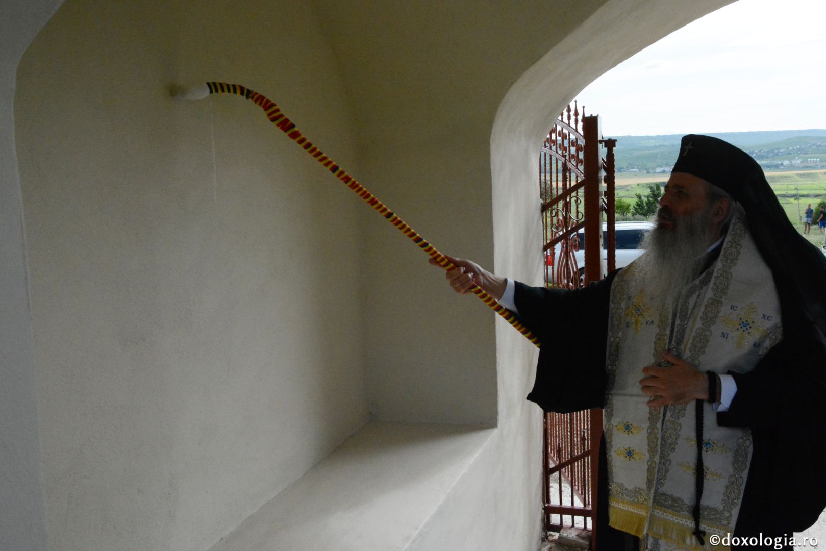 Părintele Mitropolit Teofan la hramul Mănăstirii Lacuri: „Ca o prelungire a Sfinților Apostoli Petru și Pavel, viața noastră cuprine momente de înălțime duhovnicească”