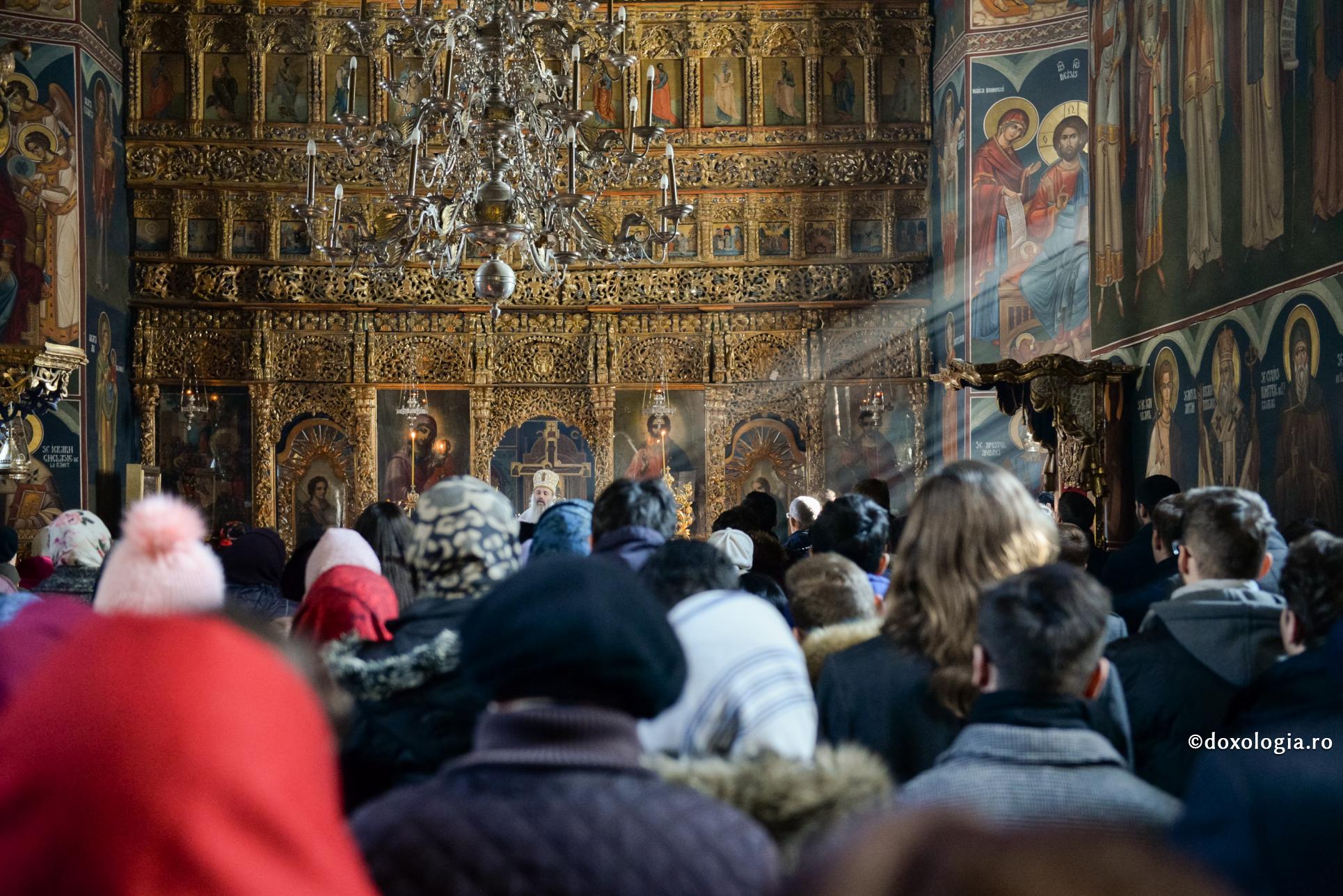 Cum să stăm la Liturghie