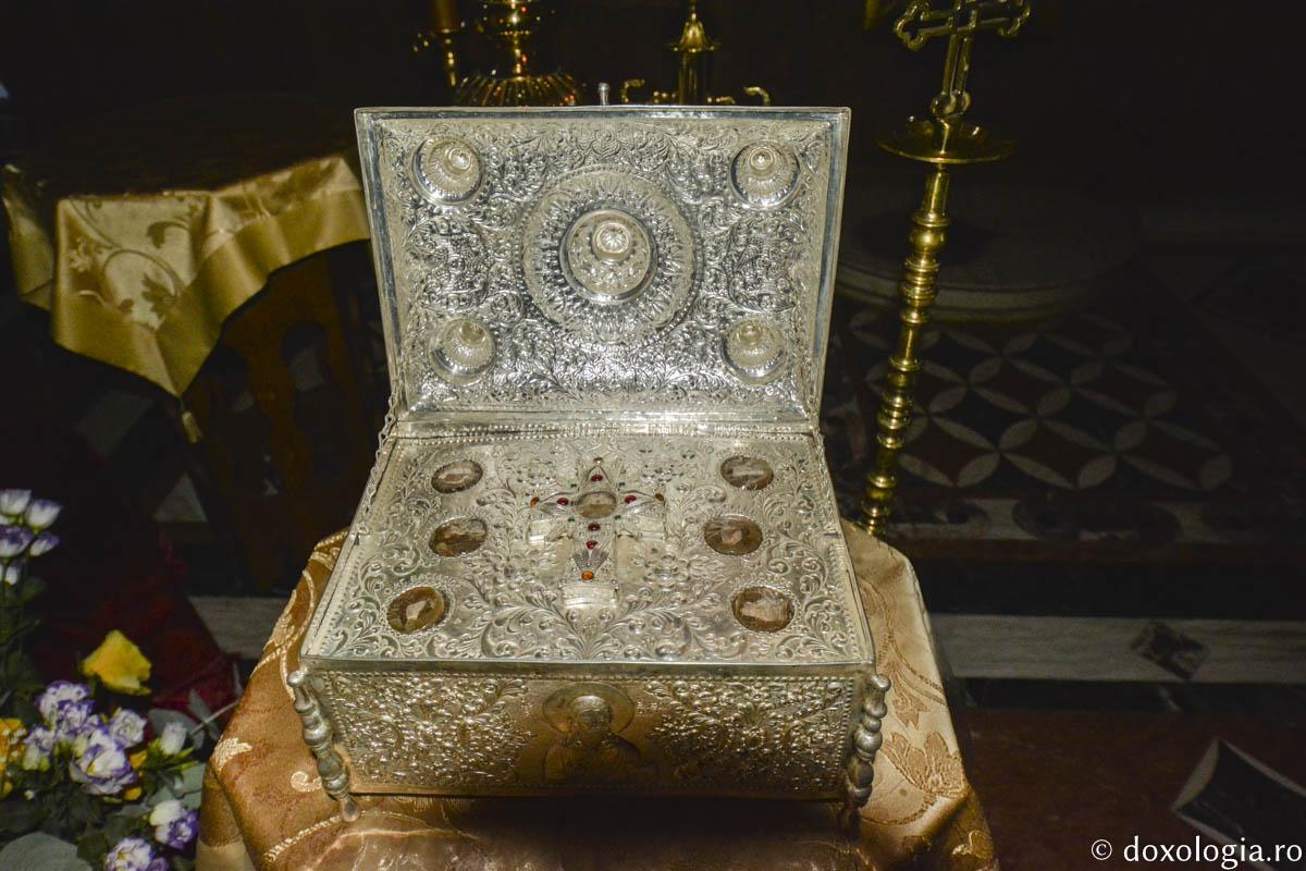 Raclă cu sfinte moaște / Foto: Bogdan Zamfirescu Raclă cu sfinte moaște
