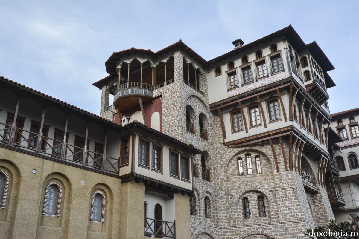 Mănăstirea Sfântul Nicodim Aghioritul – vedere de ansamblu / Foto: Bogdan Zamfirescu Mănăstirea „Sfântul Nicodim Aghioritul” – Goumenissa, Grecia