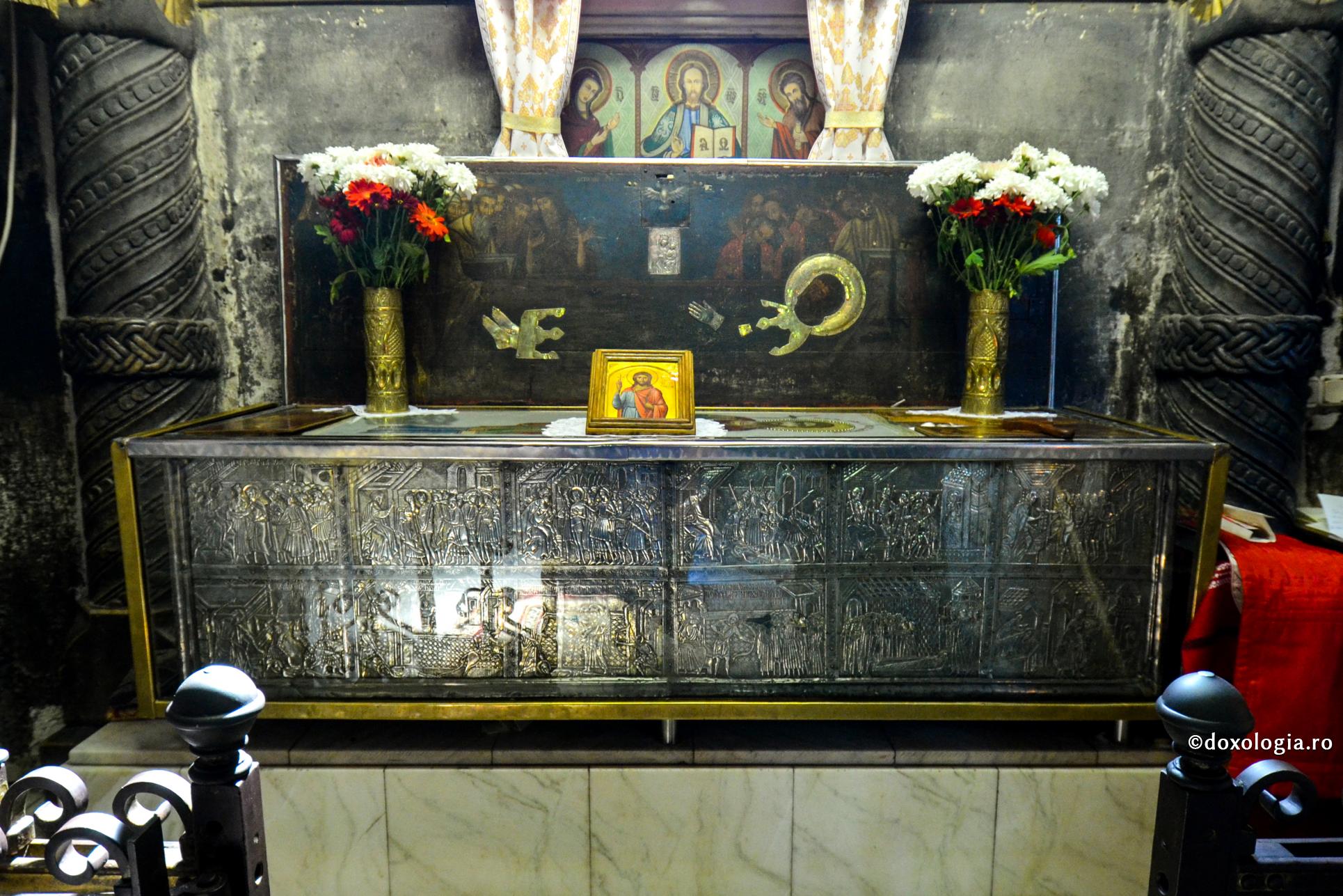 Racla cu cinstitele moaște ale Sfântului Ioan cel Nou de la Suceava / Foto: Bogdan Zamfirescu racla cu moaștele Sfântului Ioan cel Nou de la Suceava
