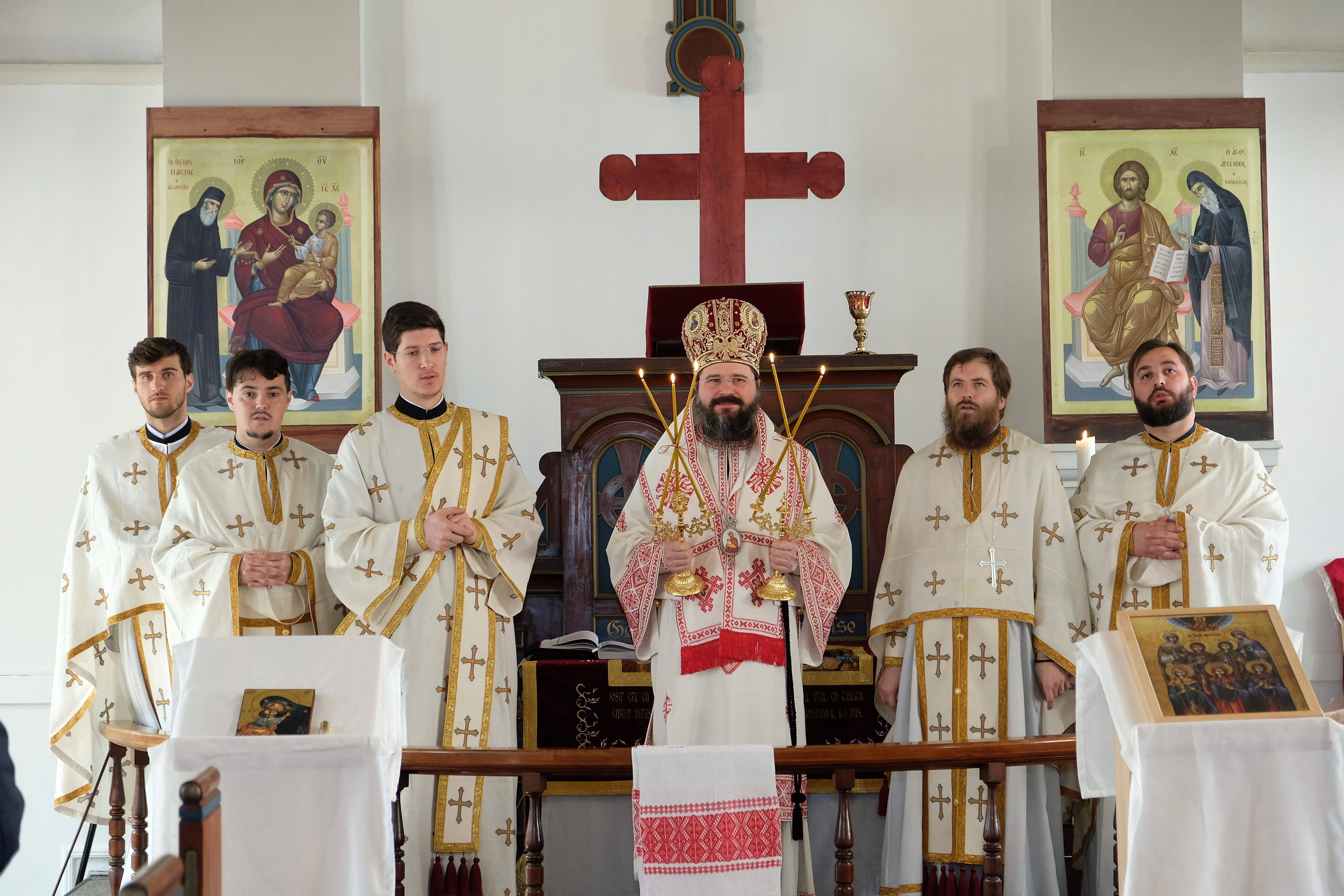 PS Macarie, către tineri: „Păziți-vă tinerețea de curentele otrăvitoare ale acestei lumi care pot să vă târască în prăpastia ratărilor și eșecurilor!”