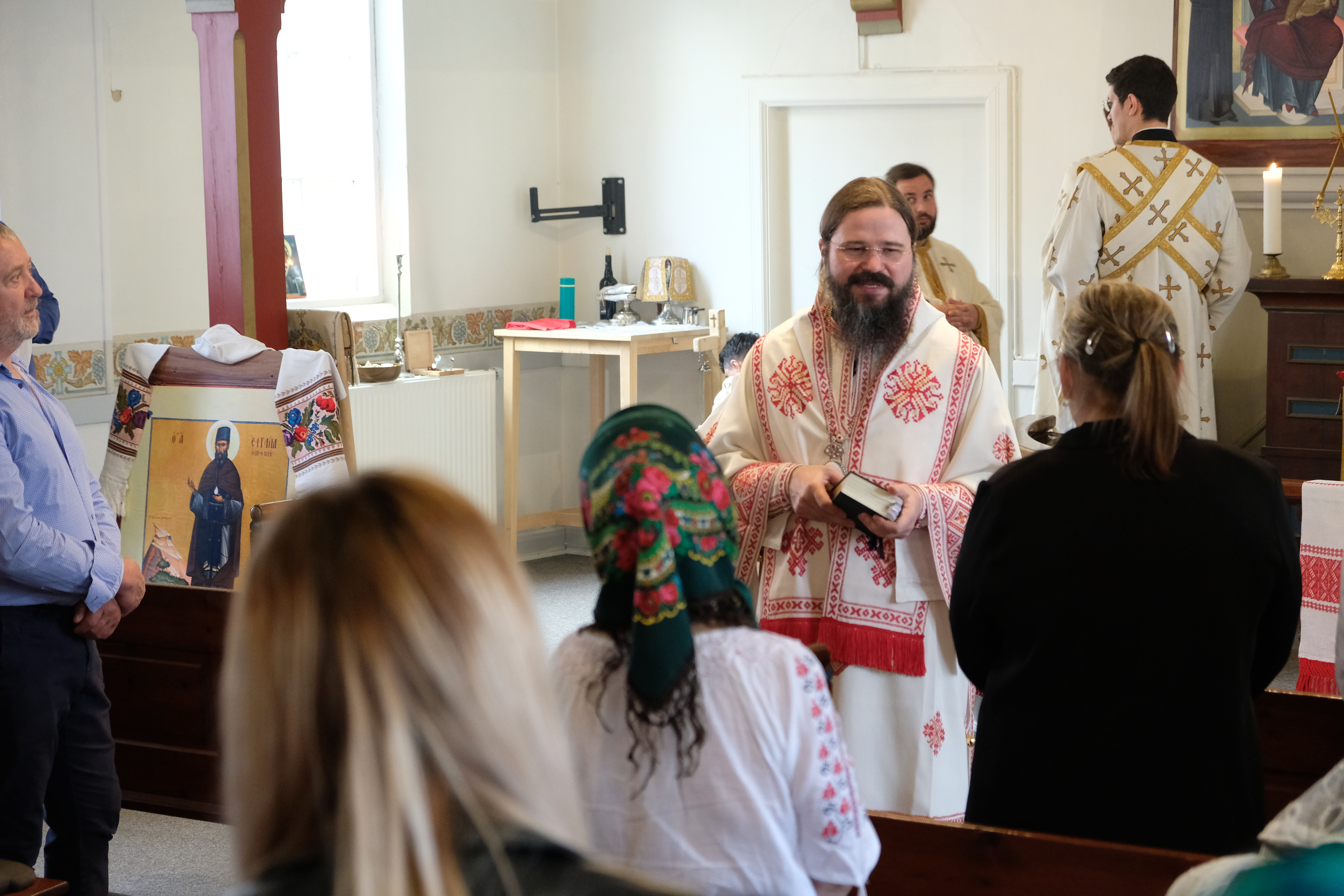 PS Macarie, către tineri: „Păziți-vă tinerețea de curentele otrăvitoare ale acestei lumi care pot să vă târască în prăpastia ratărilor și eșecurilor!”