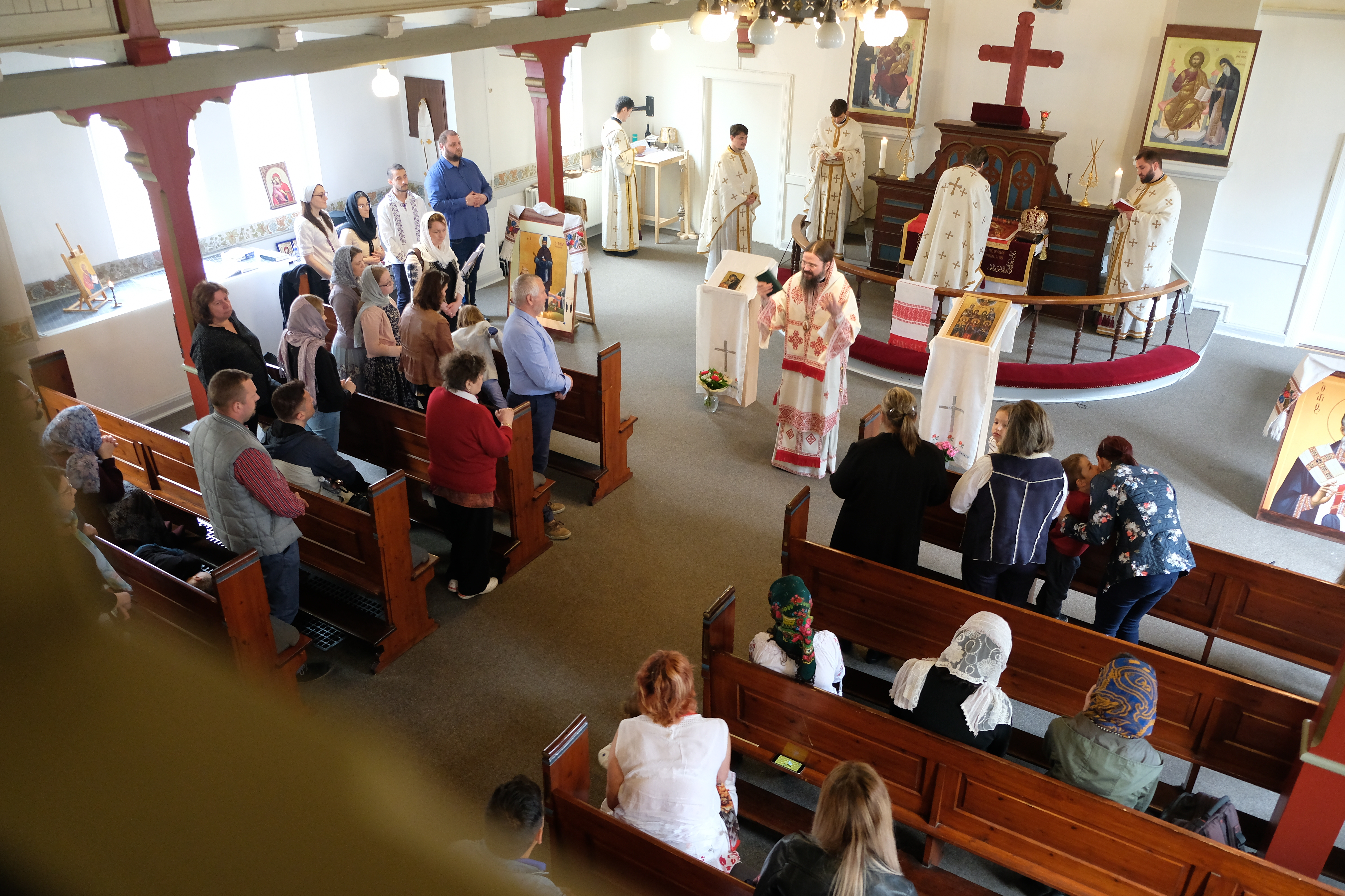 PS Macarie, către tineri: „Păziți-vă tinerețea de curentele otrăvitoare ale acestei lumi care pot să vă târască în prăpastia ratărilor și eșecurilor!”