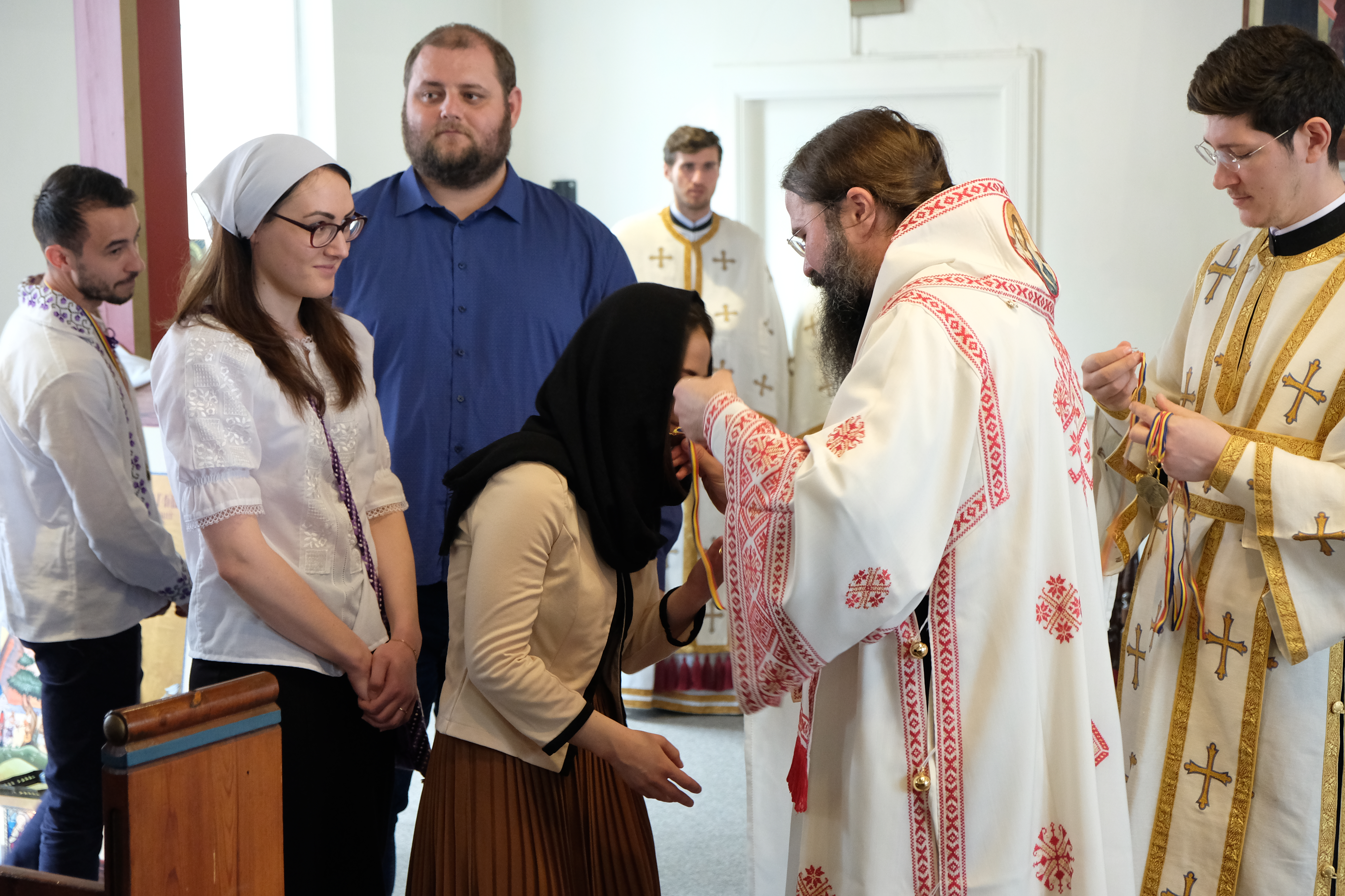 PS Macarie, către tineri: „Păziți-vă tinerețea de curentele otrăvitoare ale acestei lumi care pot să vă târască în prăpastia ratărilor și eșecurilor!”