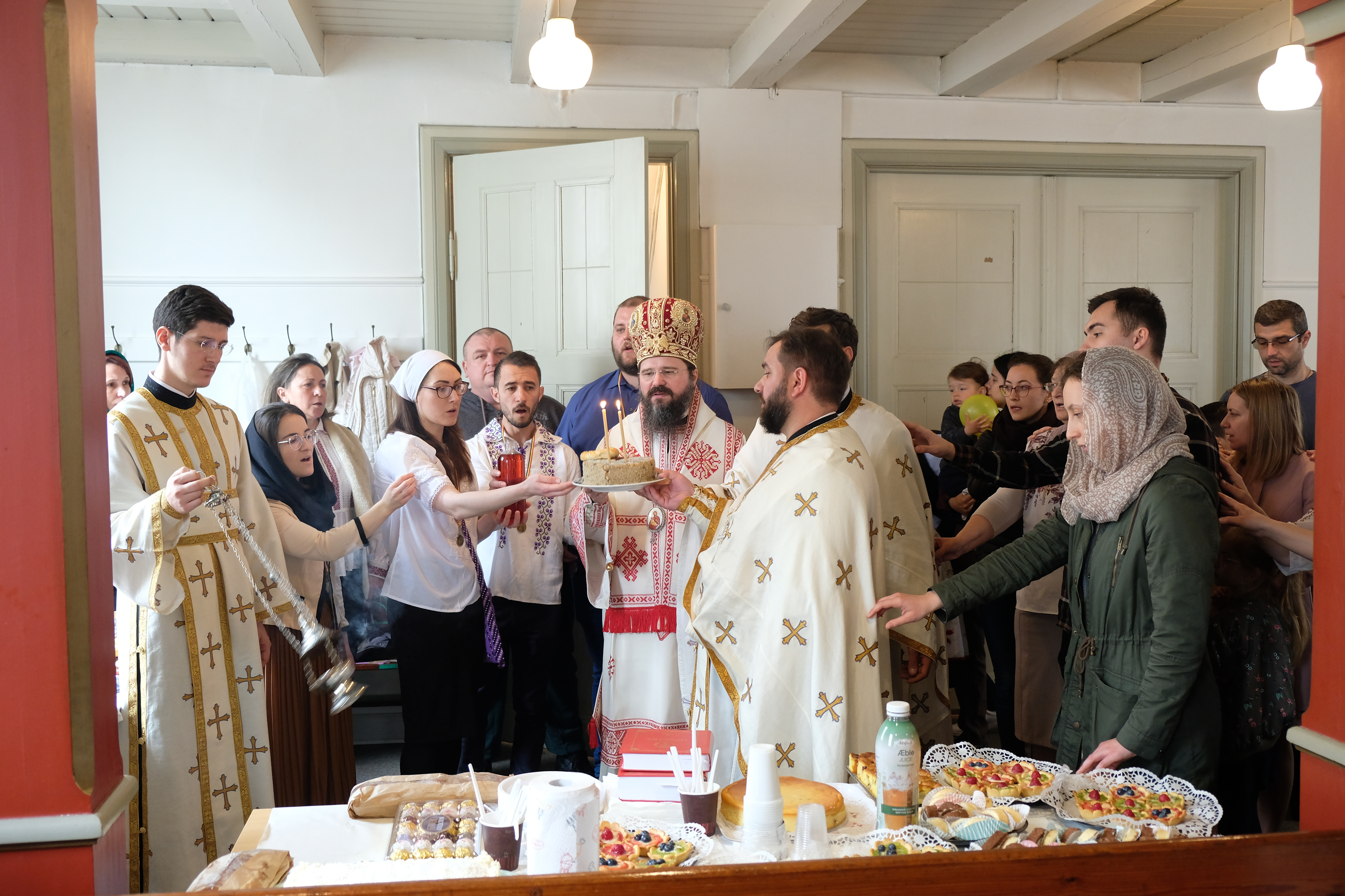 PS Macarie, către tineri: „Păziți-vă tinerețea de curentele otrăvitoare ale acestei lumi care pot să vă târască în prăpastia ratărilor și eșecurilor!”