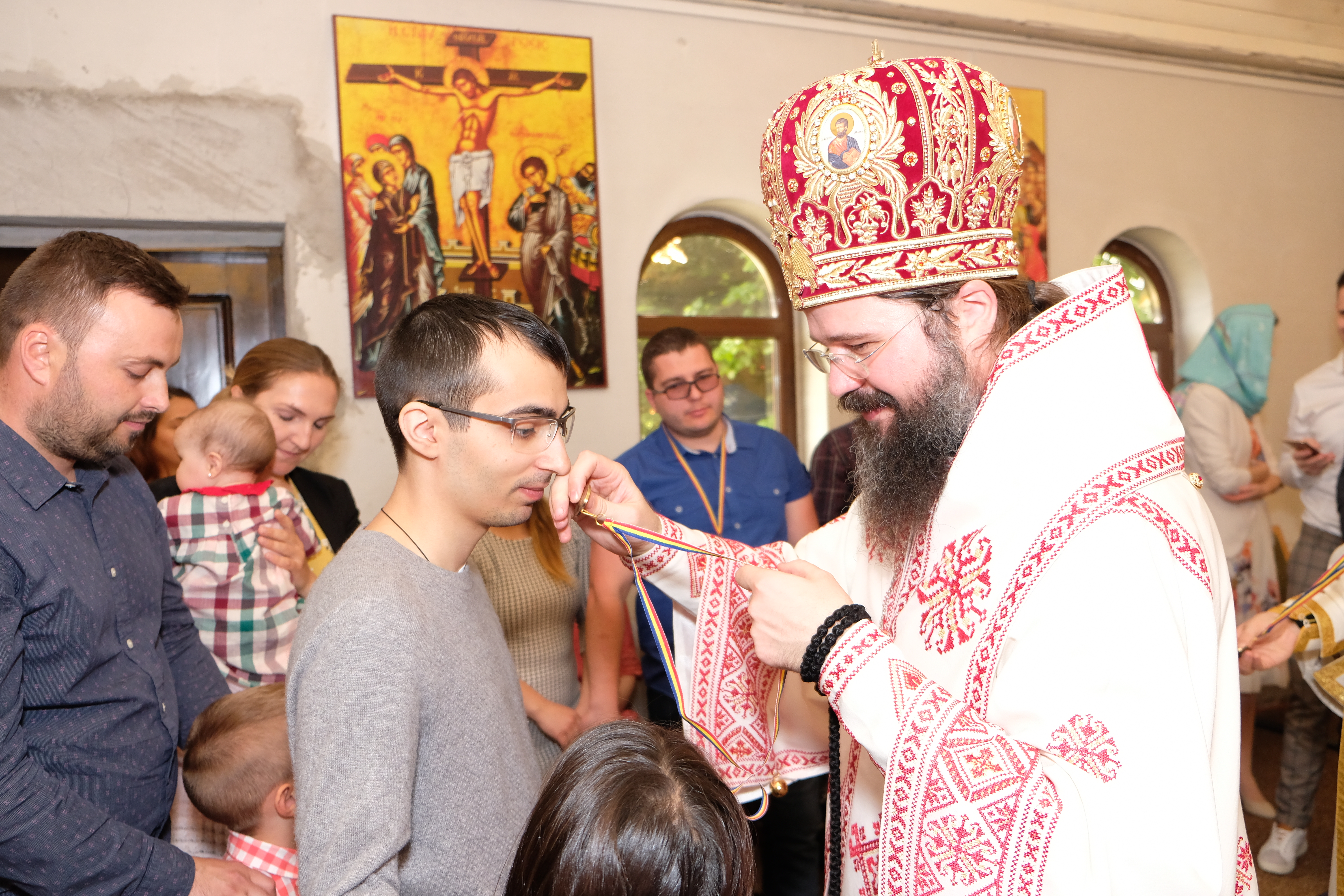 PS Macarie, către tineri: „Păziți-vă tinerețea de curentele otrăvitoare ale acestei lumi care pot să vă târască în prăpastia ratărilor și eșecurilor!”