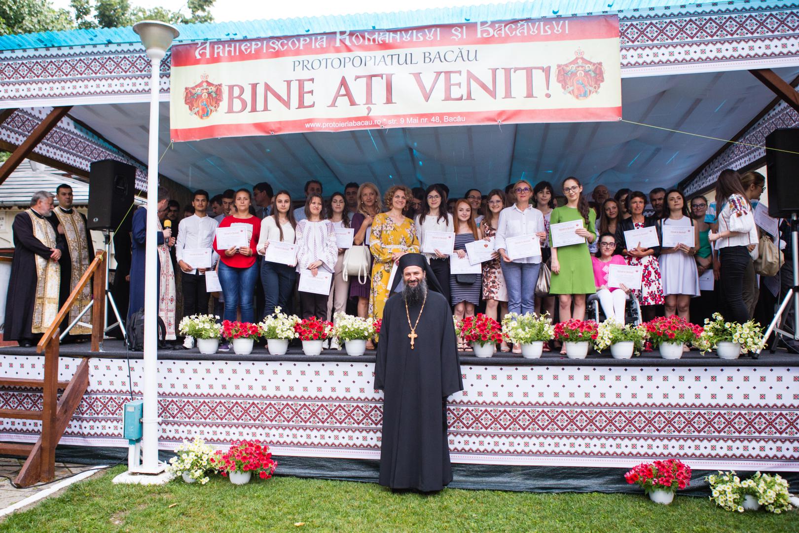 Premii pentru elevii din două eparhii ale Moldovei