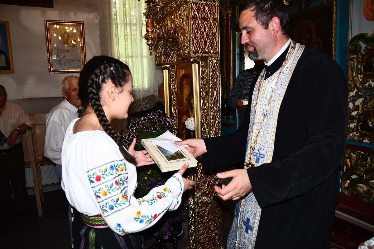 Rugăciune, recunoştinţă şi tradiţie la hramul Parohiei Parpaniţa