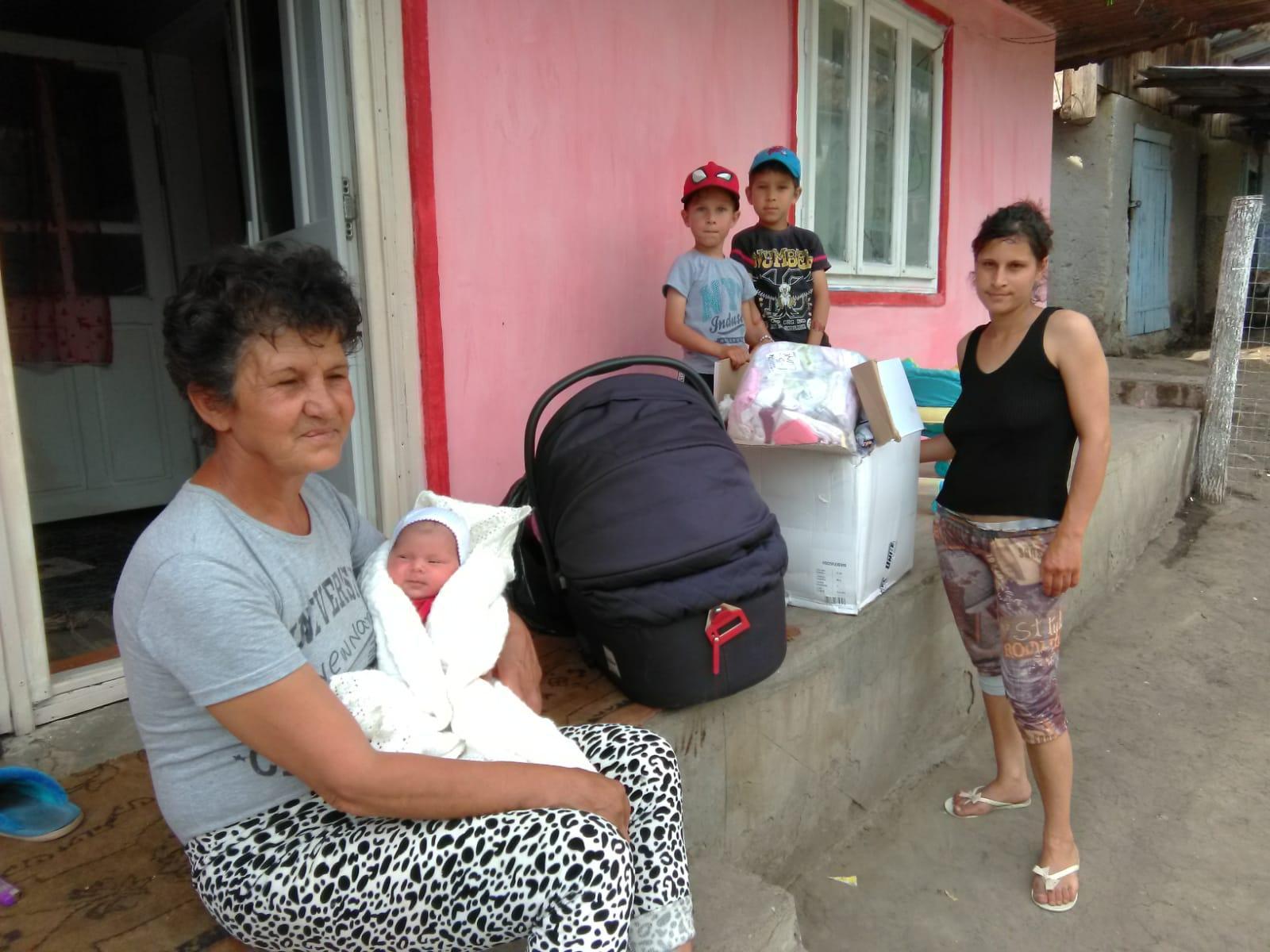 Jucării pentru copiii Așezământului „Sfântul Stelian” - Boțești