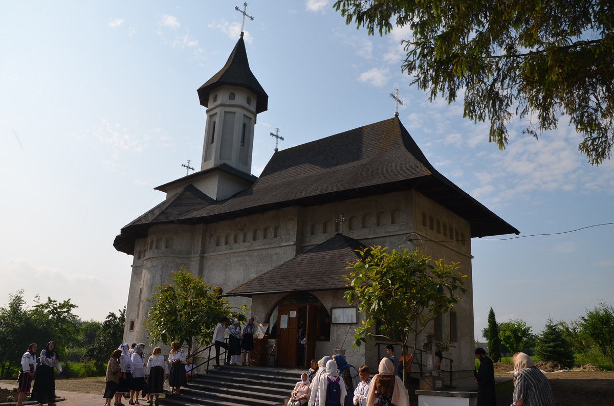 Preasfințitul Părinte Damaschin Dorneanul, la Tişăuţi: „Nu poţi să ajungi sfânt dacă mai întâi nu te comporţi ca un om adevărat”