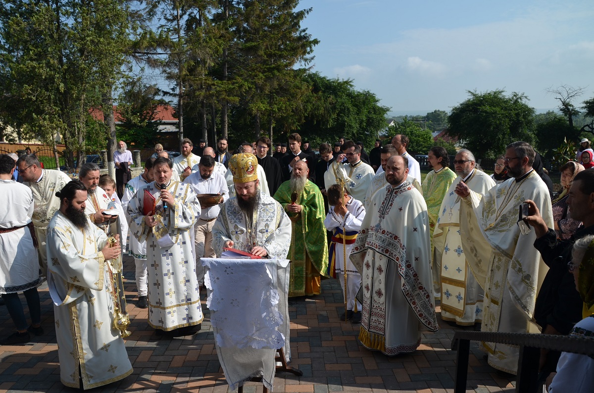 Preasfințitul Părinte Damaschin Dorneanul, la Tişăuţi: „Nu poţi să ajungi sfânt dacă mai întâi nu te comporţi ca un om adevărat”