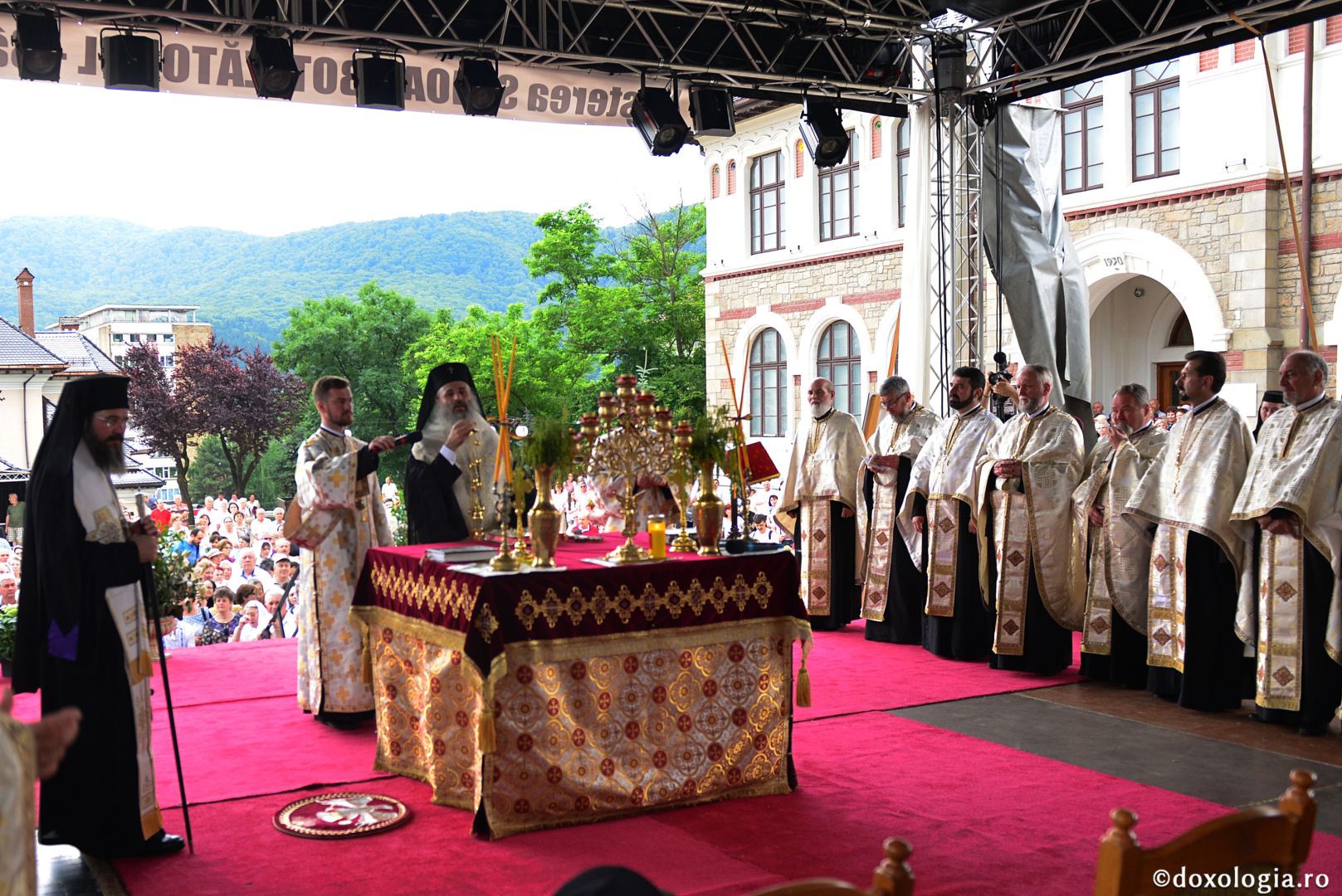 Orașul Piatra Neamț în zi de sărbătoare